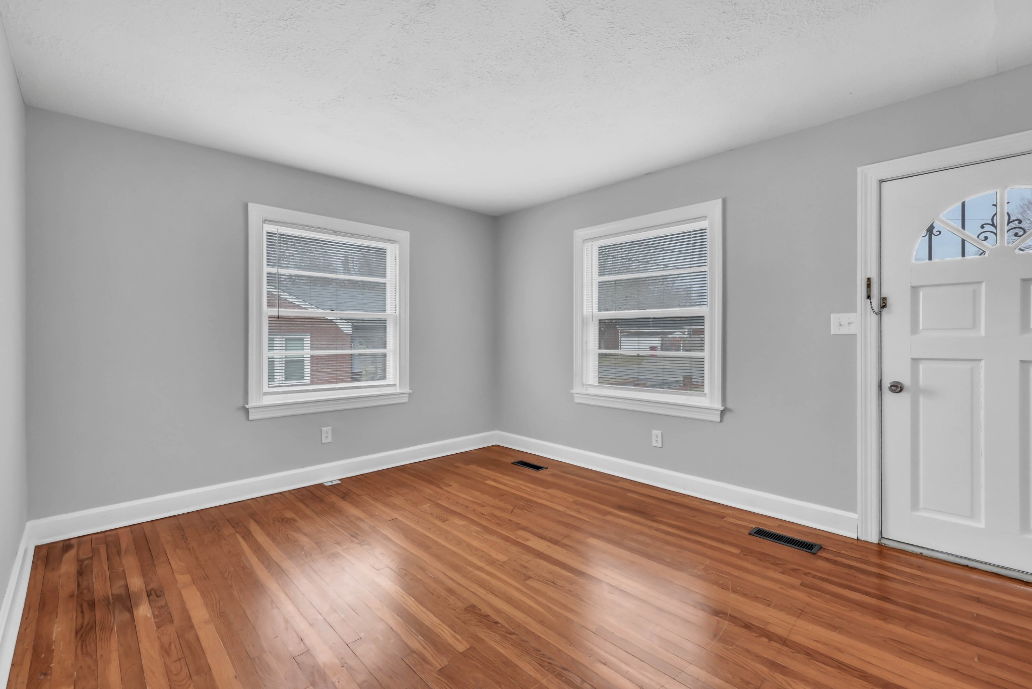 117 W Meadow Dr Property Photo 6