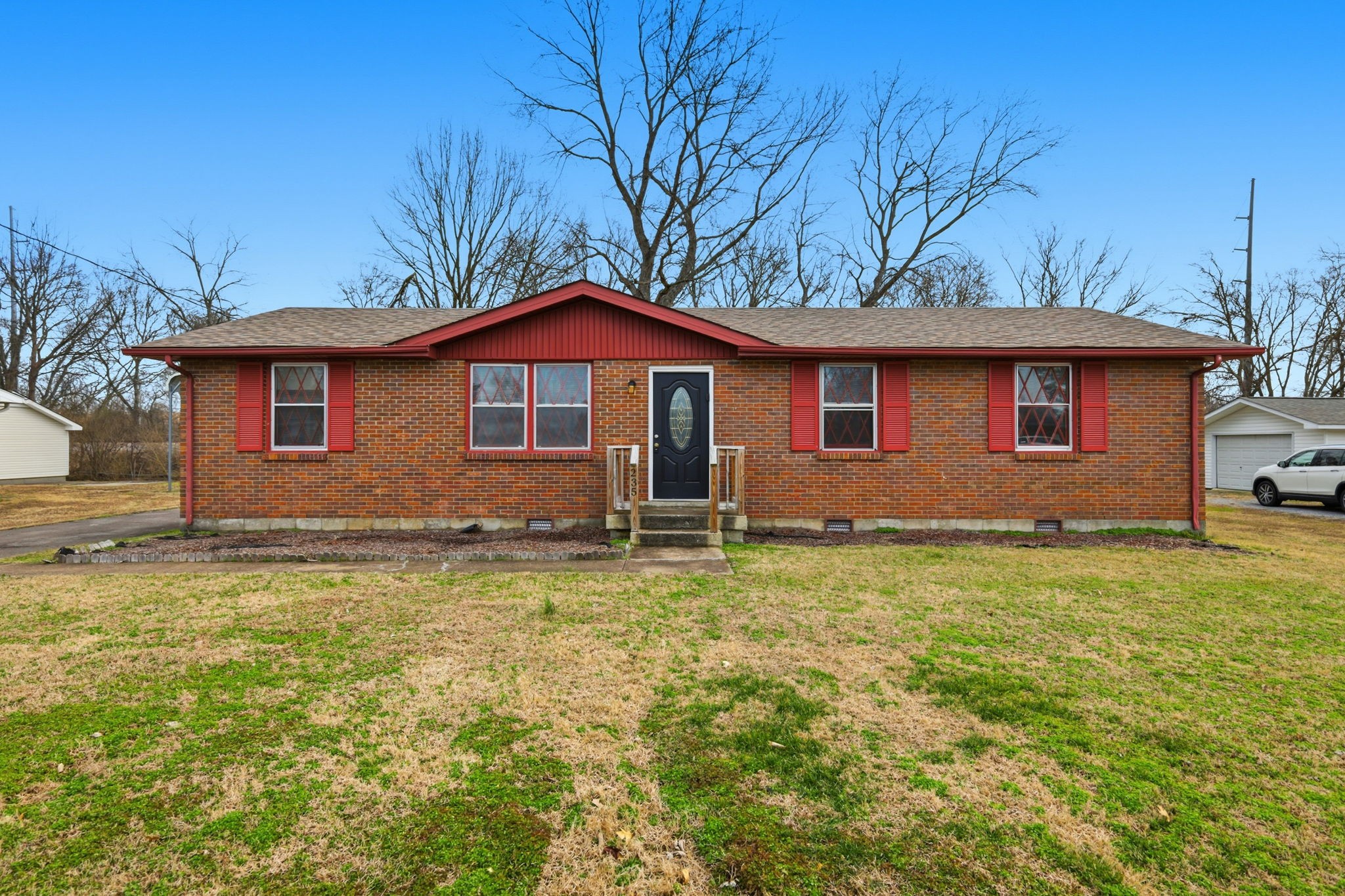 235 Southburn Dr Property Photo 1