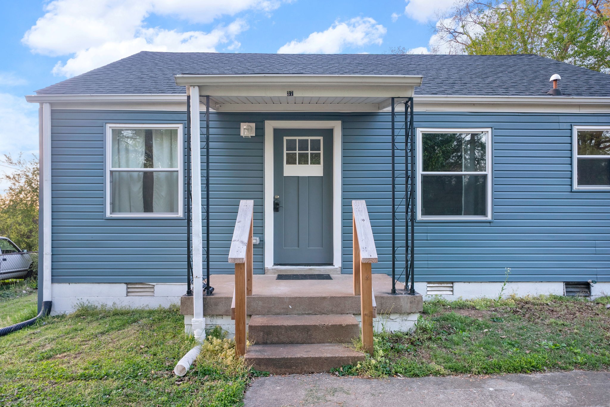 37 Maple St Property Photo 3