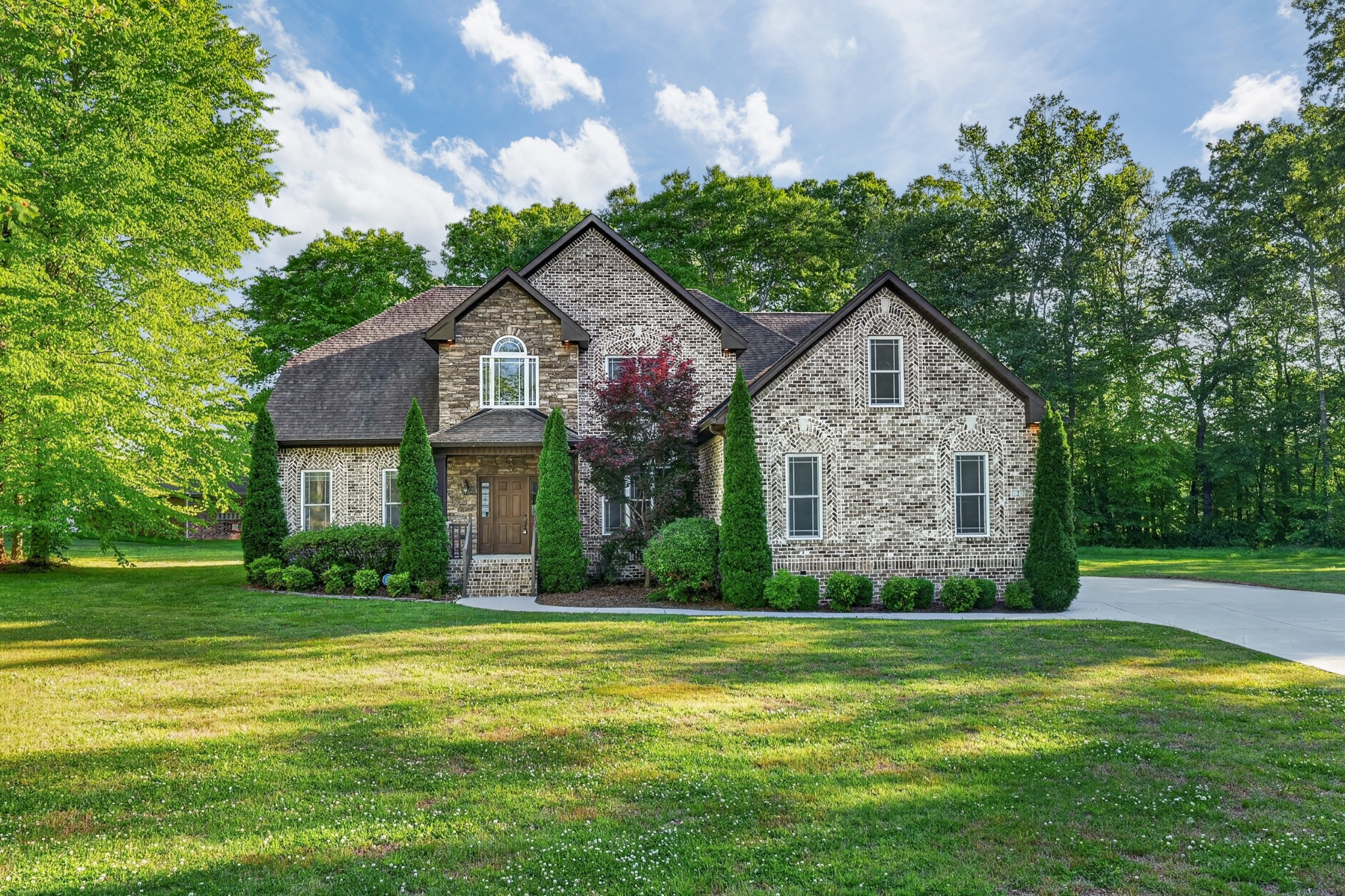 2 Knotting Hill Dr