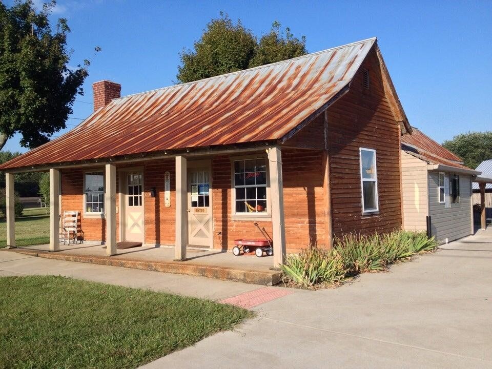 1650 Highway 31, W Property Photo 1