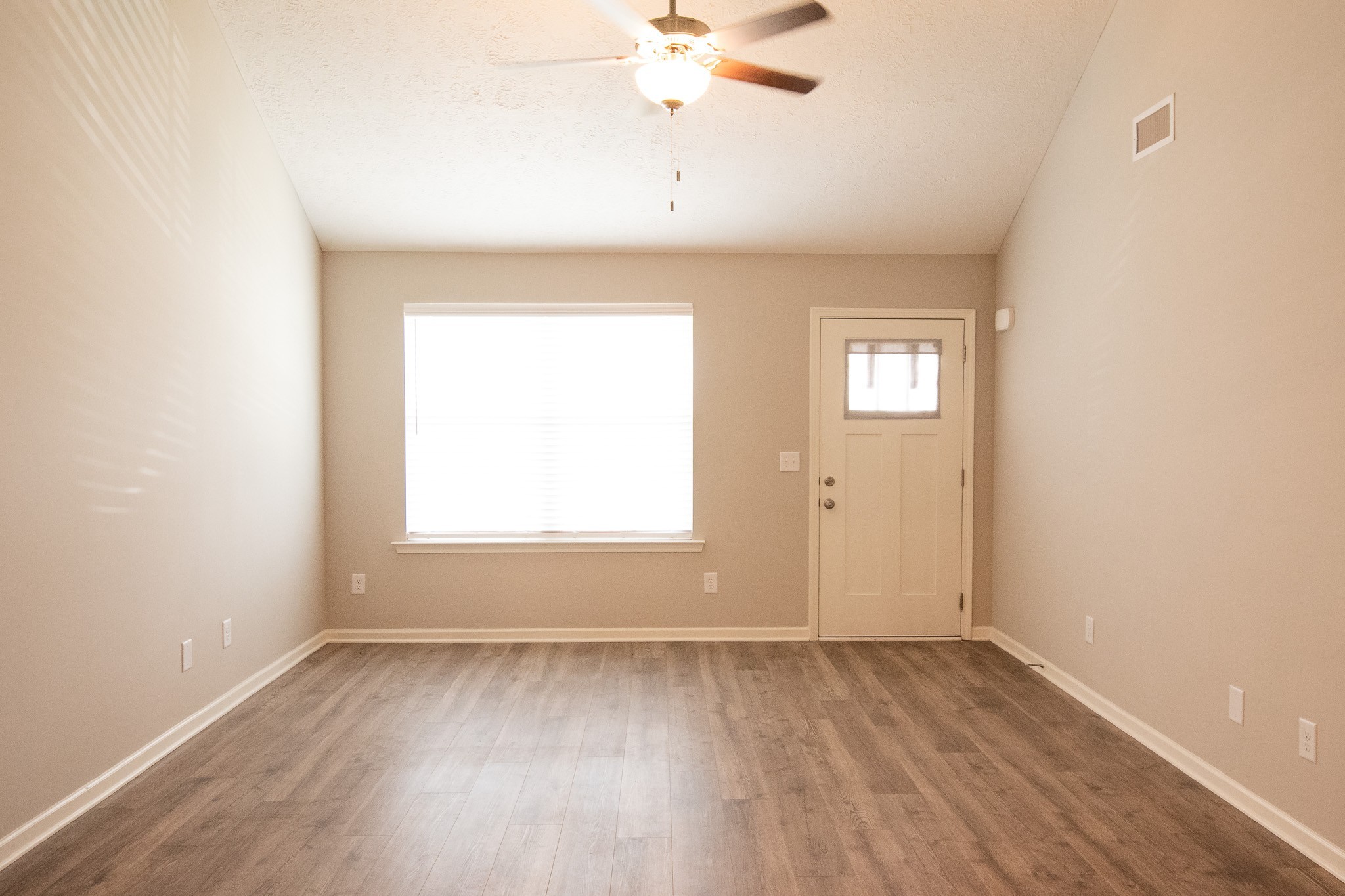 3203 Icelandic Dr Property Photo 2