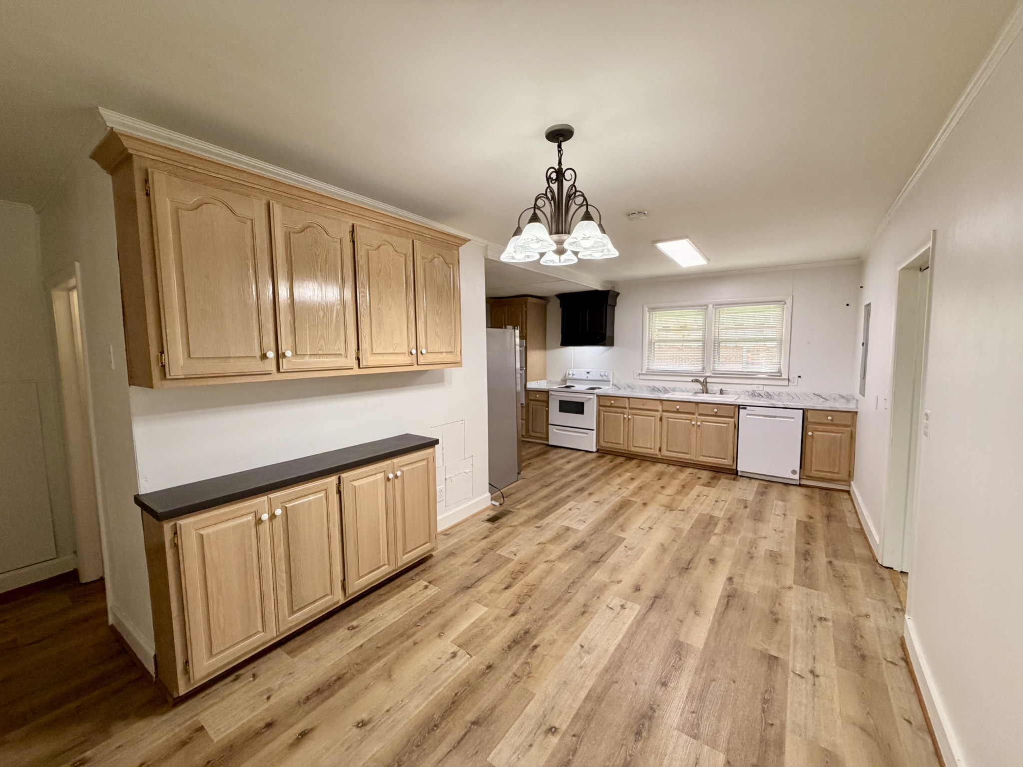 609 S Highland Ave Property Photo 4