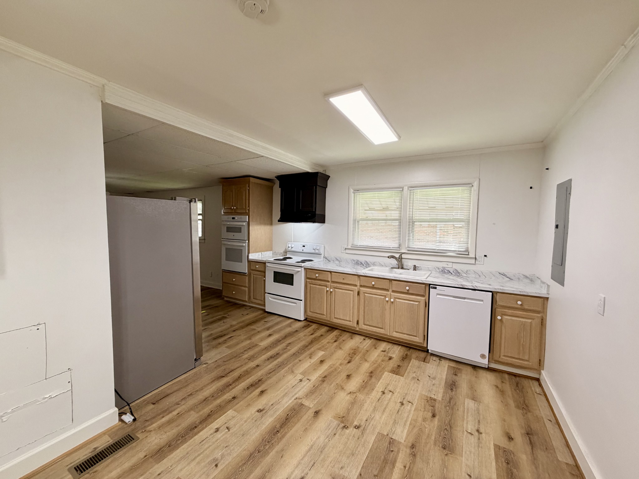 609 S Highland Ave Property Photo 6