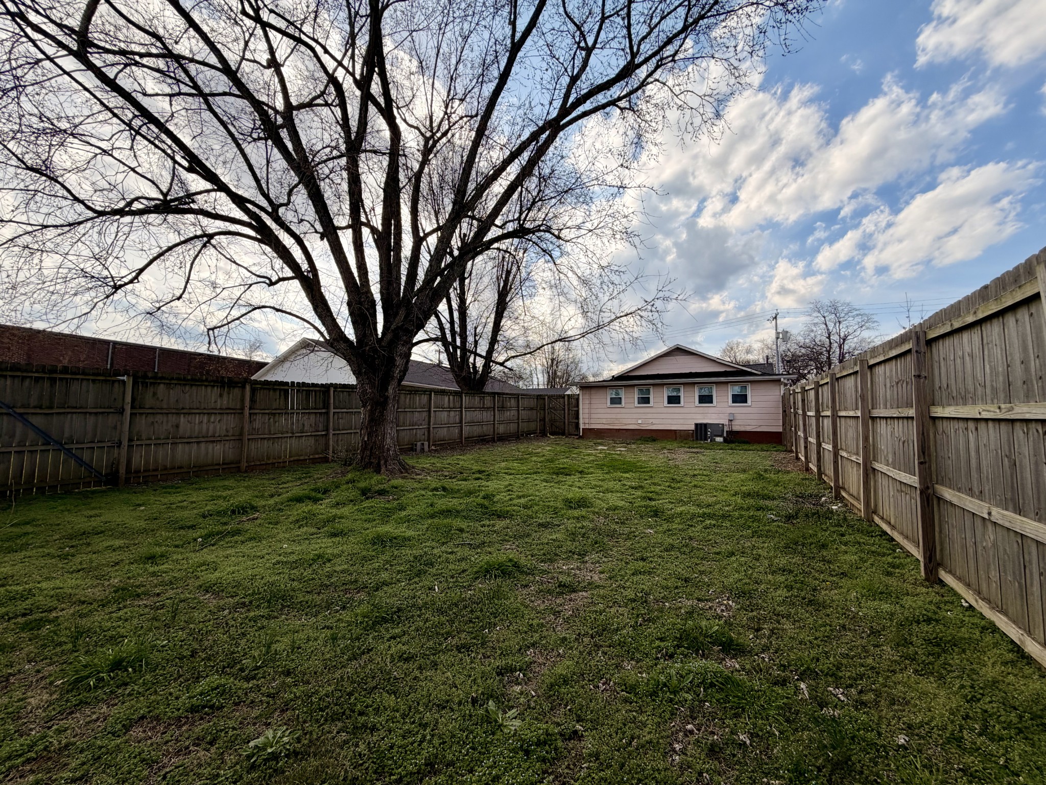 609 S Highland Ave Property Photo 23