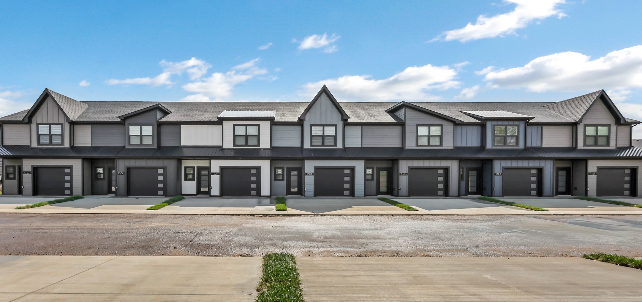 1302 Jonathan Wade Circle Property Photo 3