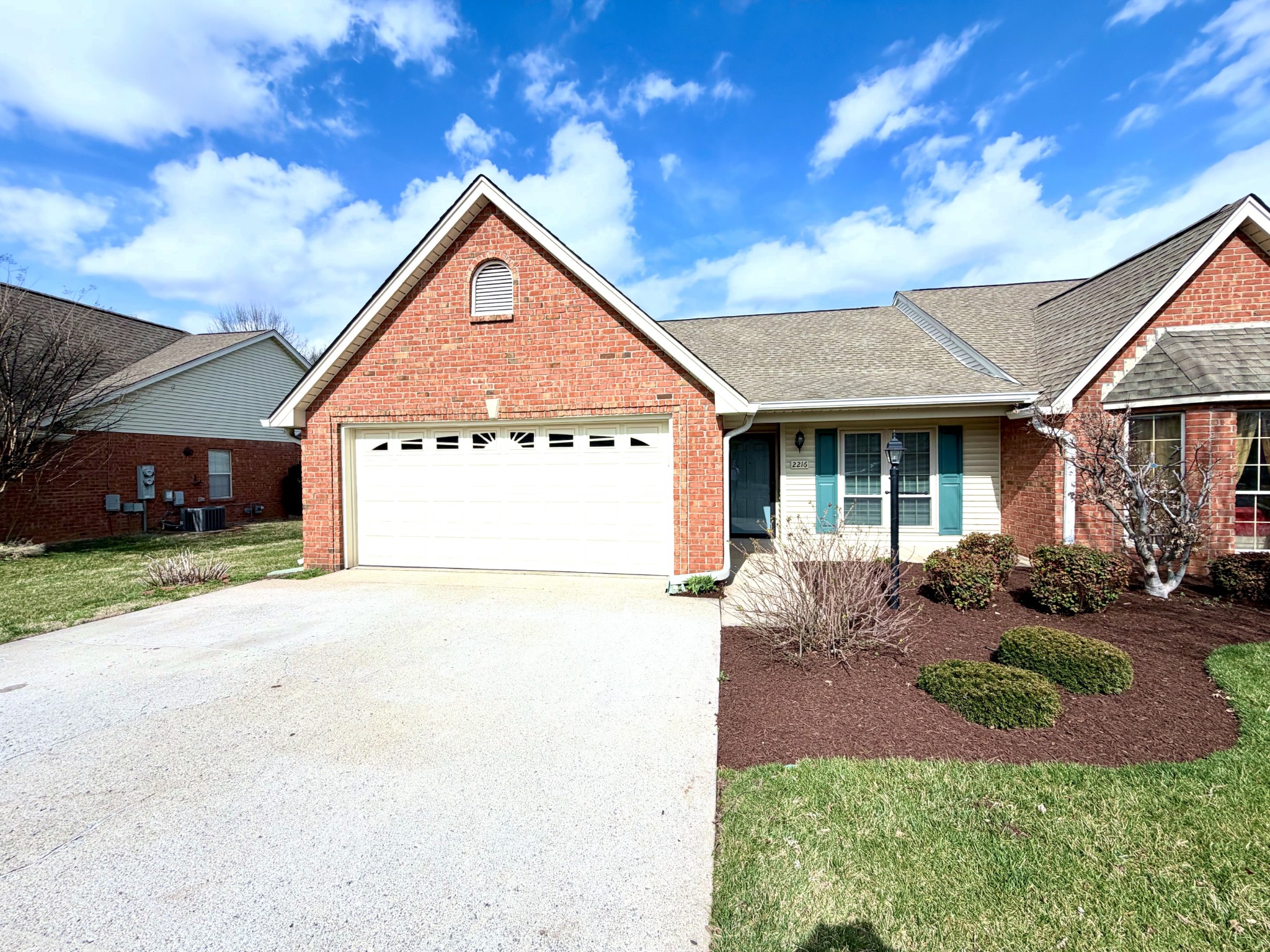 2216 River Rock Xing Property Photo 2