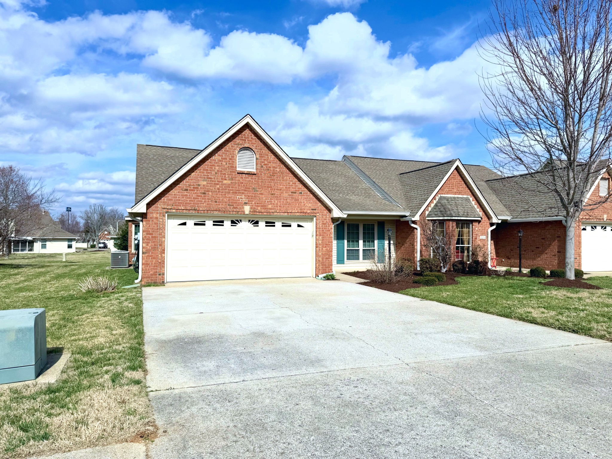 2216 River Rock Xing Property Photo 3
