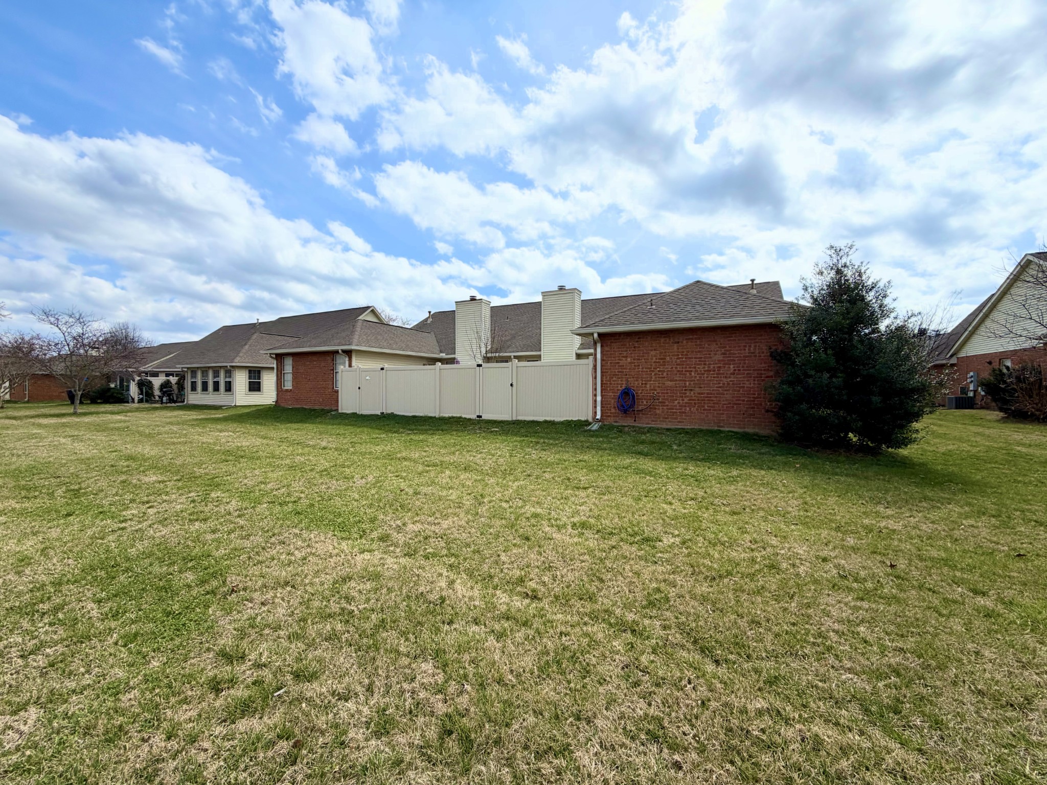 2216 River Rock Xing Property Photo 6