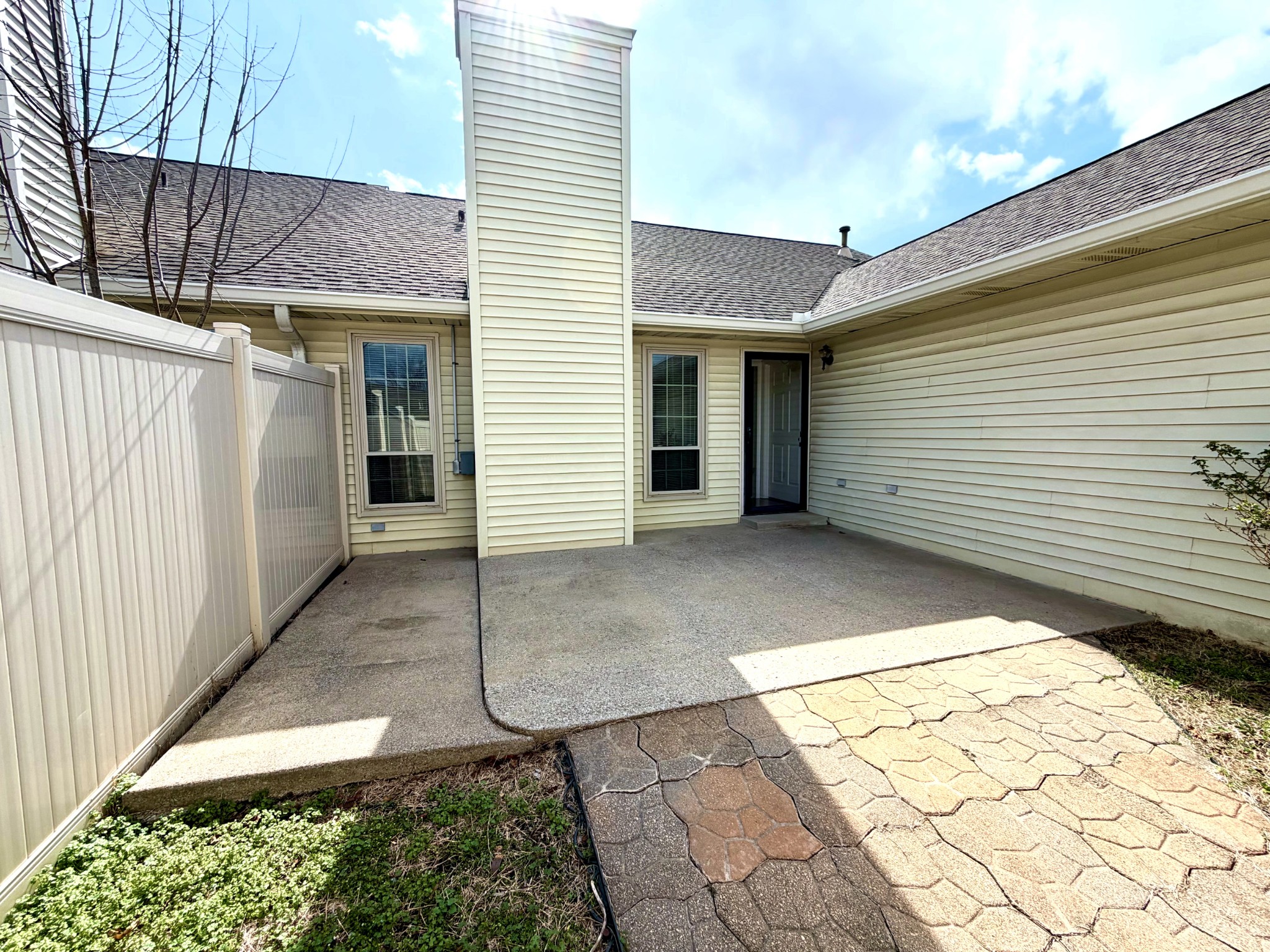 2216 River Rock Xing Property Photo 9