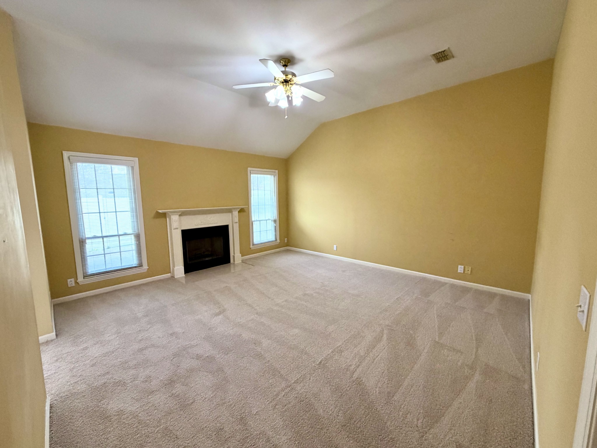 2216 River Rock Xing Property Photo 10