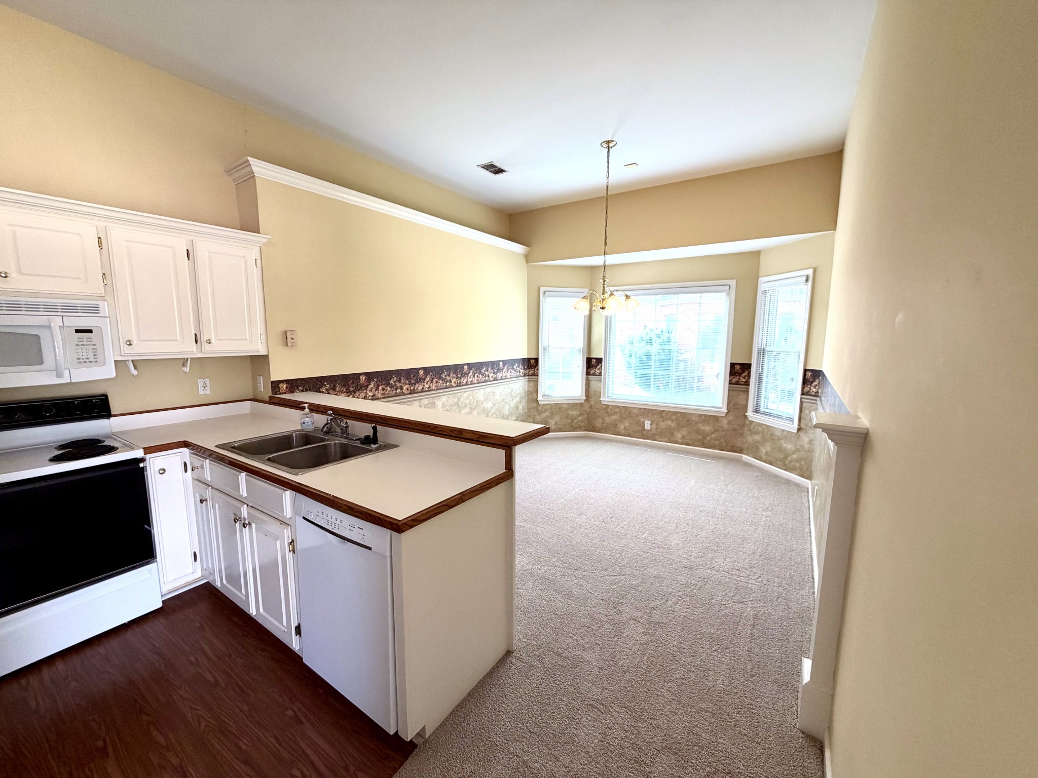 2216 River Rock Xing Property Photo 13