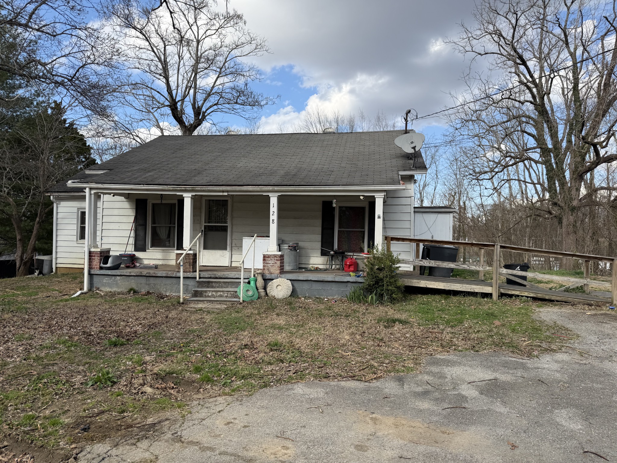 128 W Shellsford Rd Property Photo 1