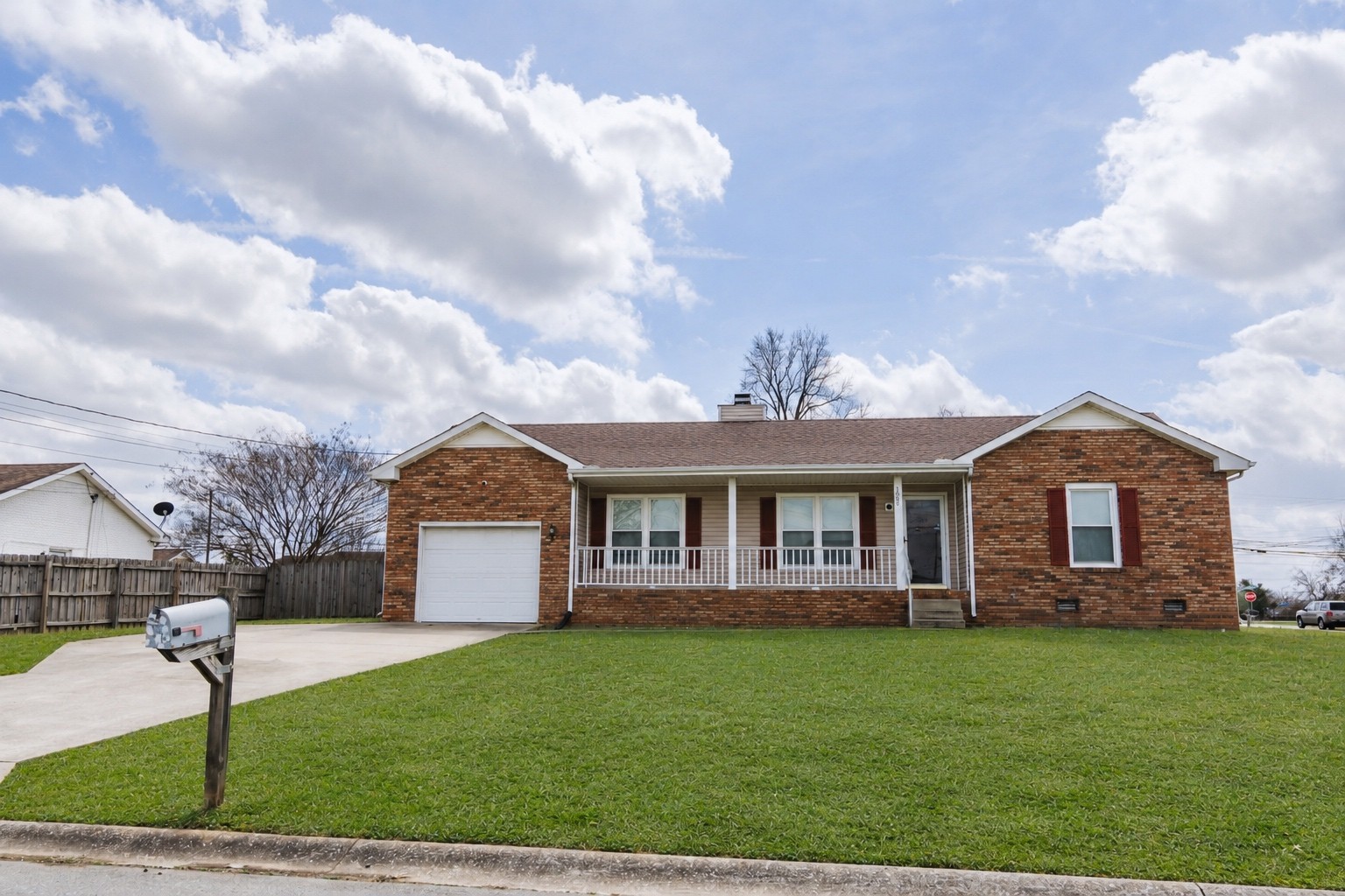 1000 Monica Dr Property Photo 1
