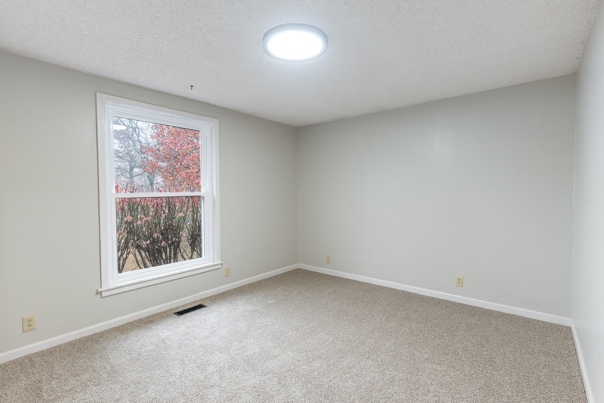 110 Edison Cir Property Photo 12