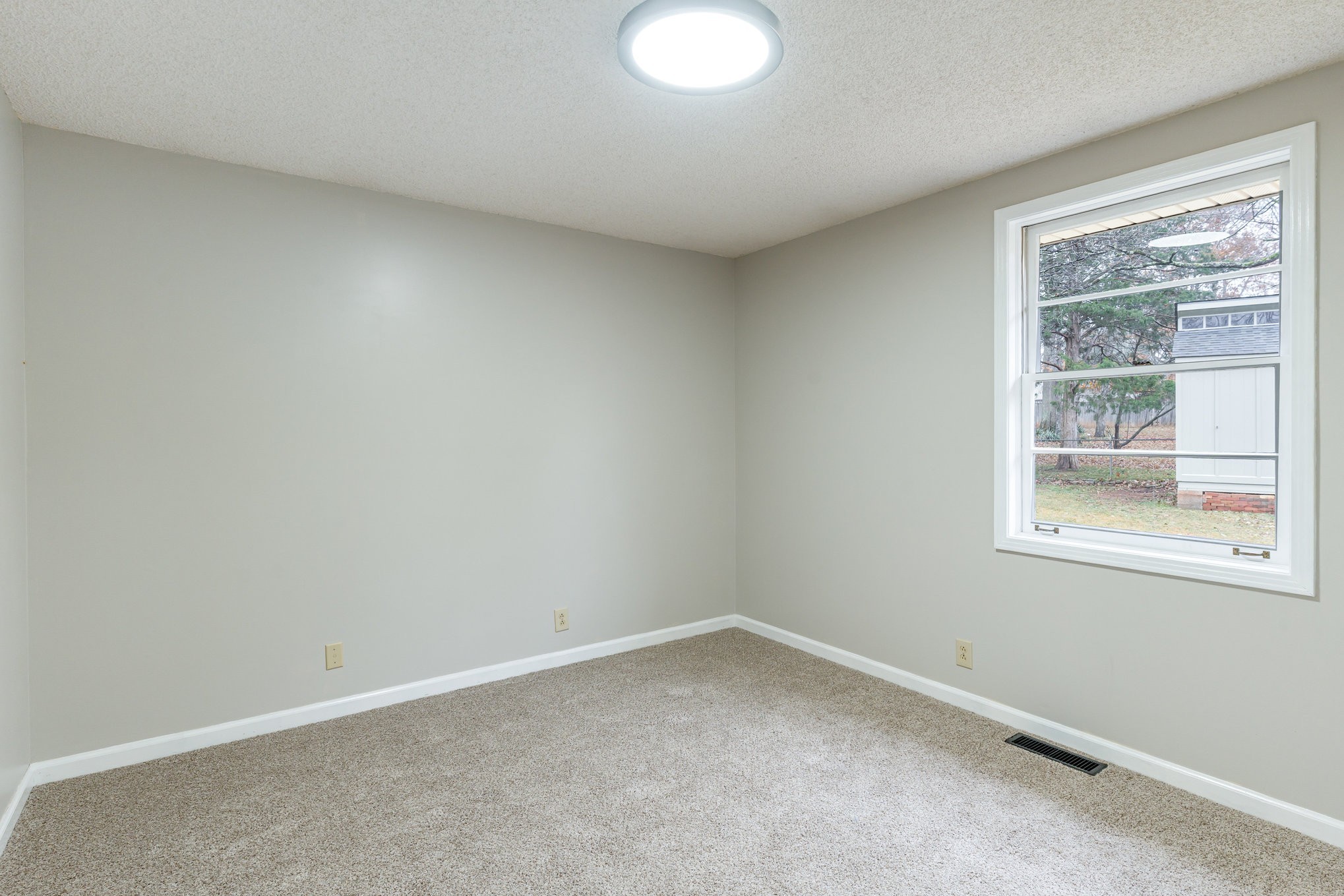 110 Edison Cir Property Photo 13