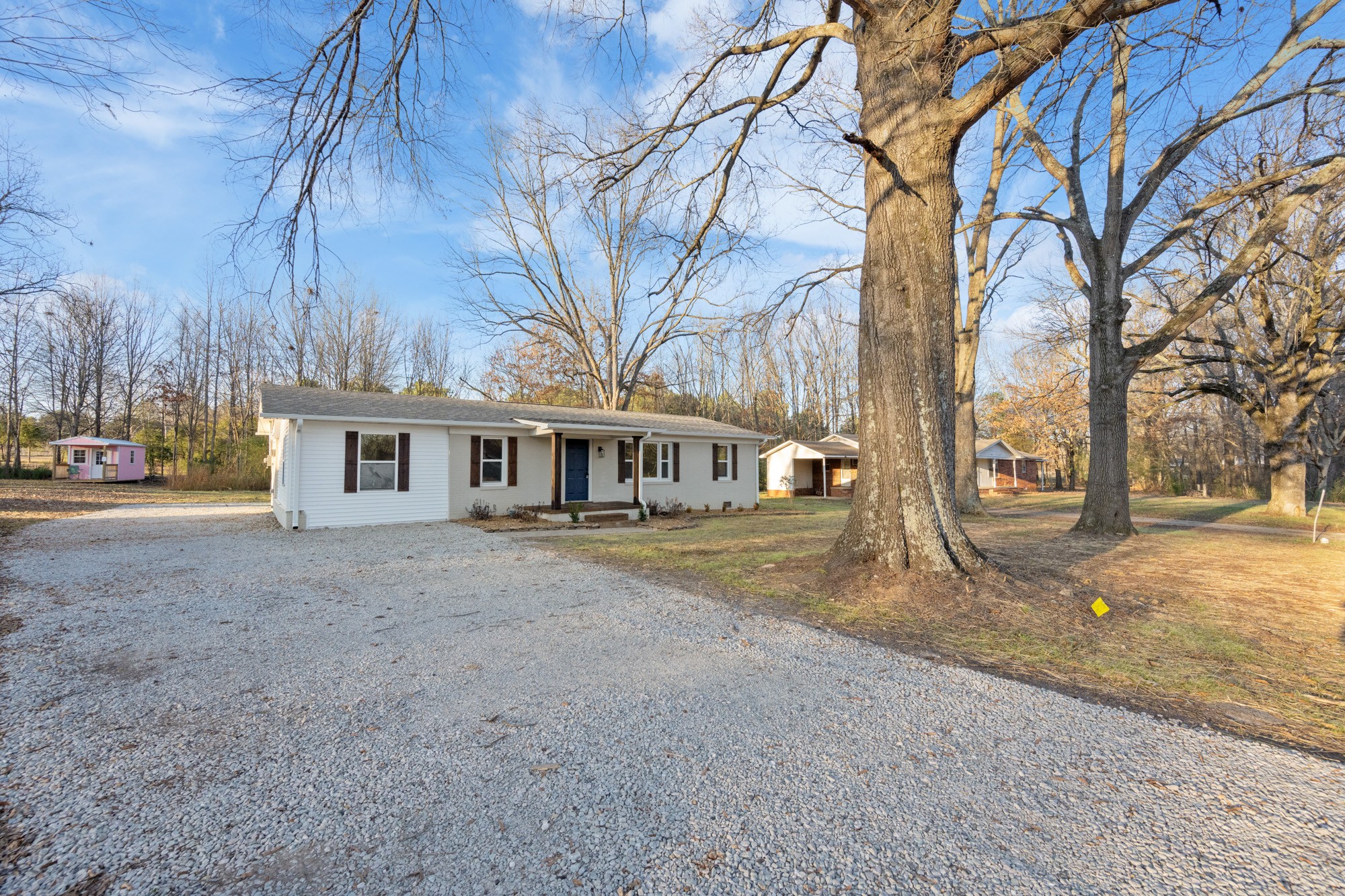 871 Northwood Dr Property Photo 3