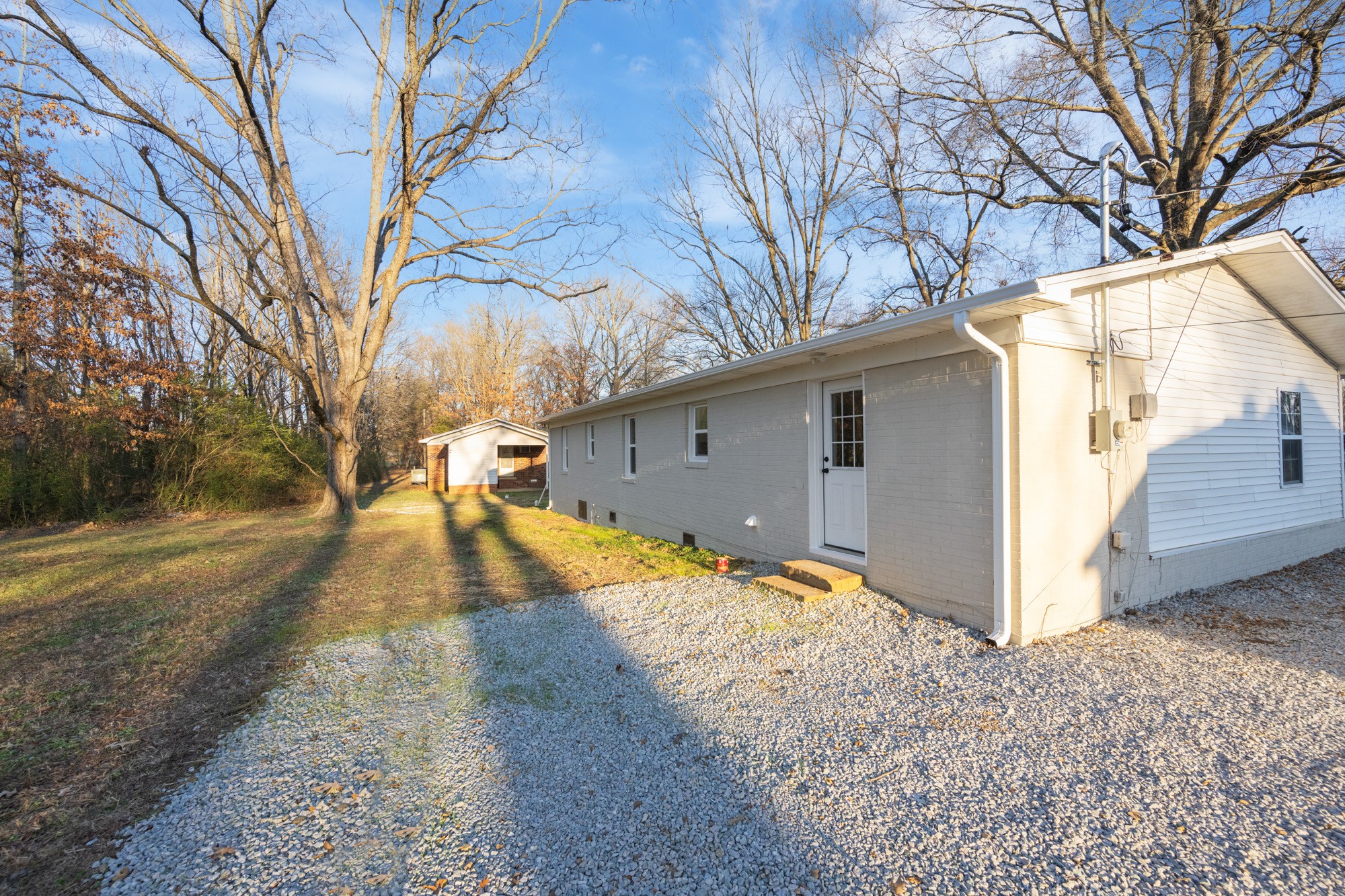 871 Northwood Dr Property Photo 4