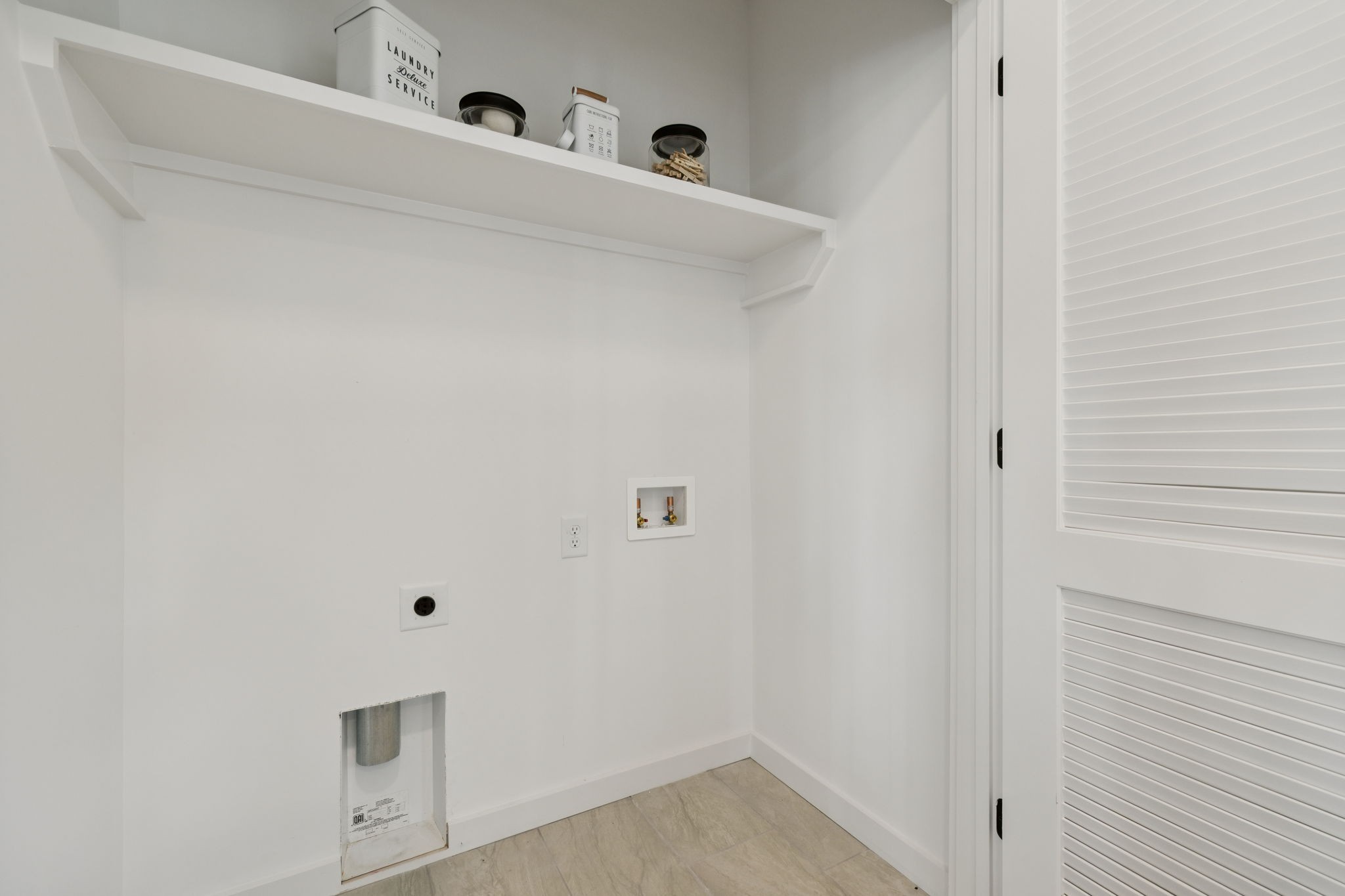 1015 W Trinity Ln Property Photo 17
