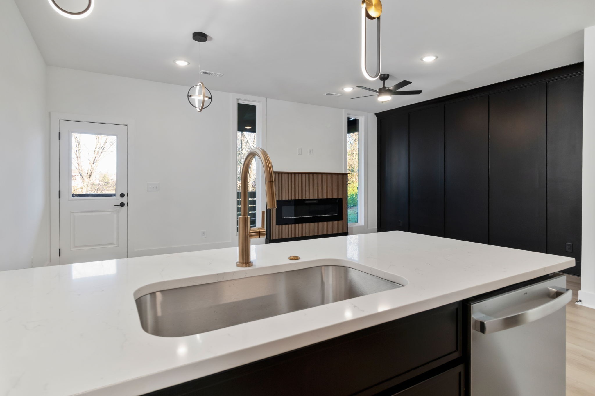 57 Holland Park West Property Photo 8
