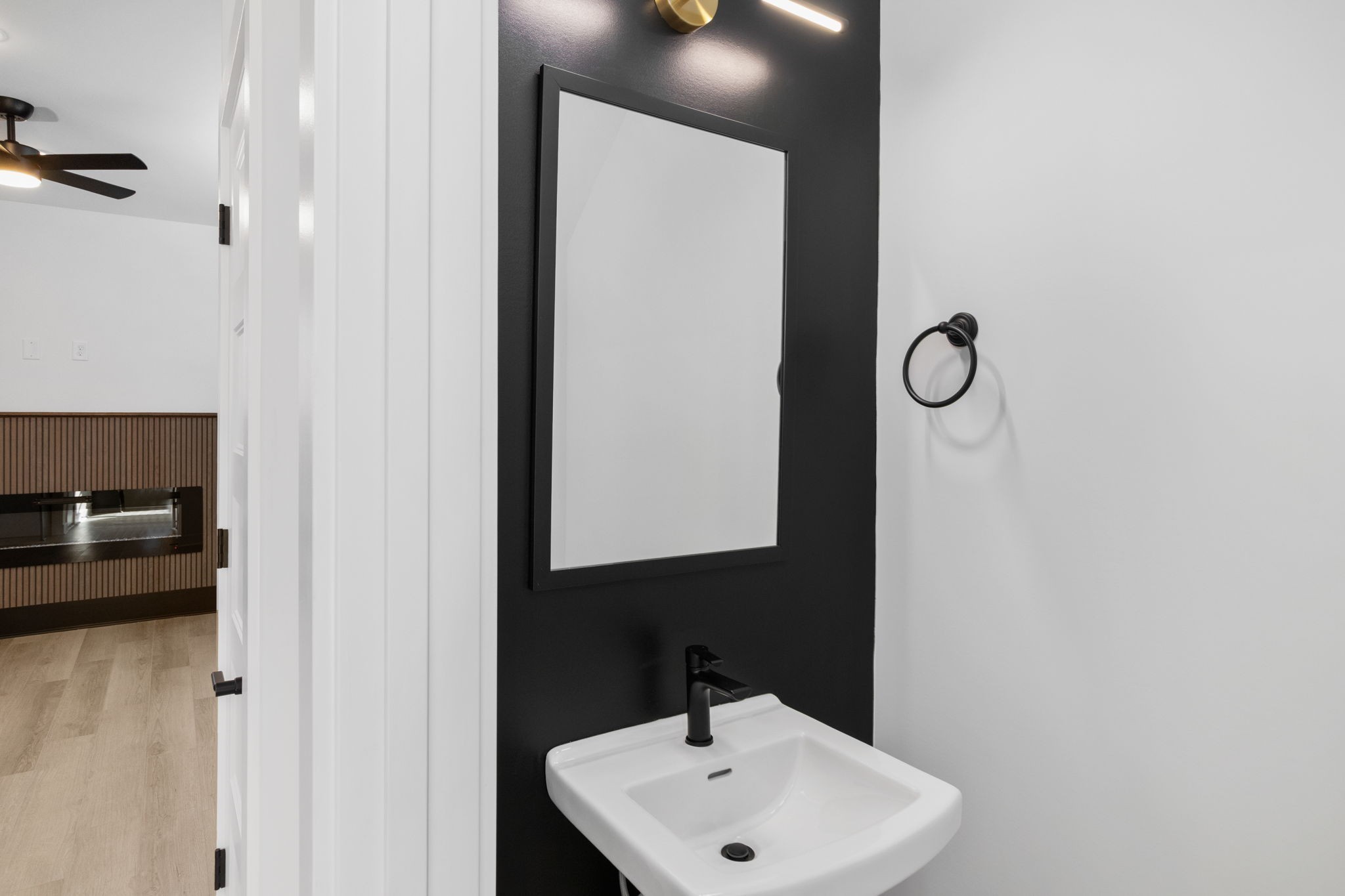 57 Holland Park West Property Photo 9