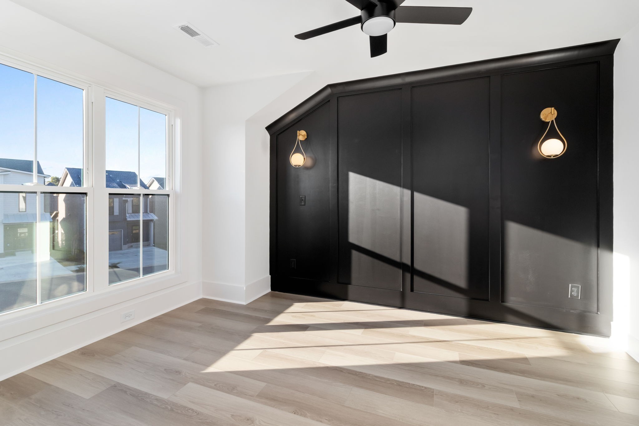 57 Holland Park West Property Photo 14