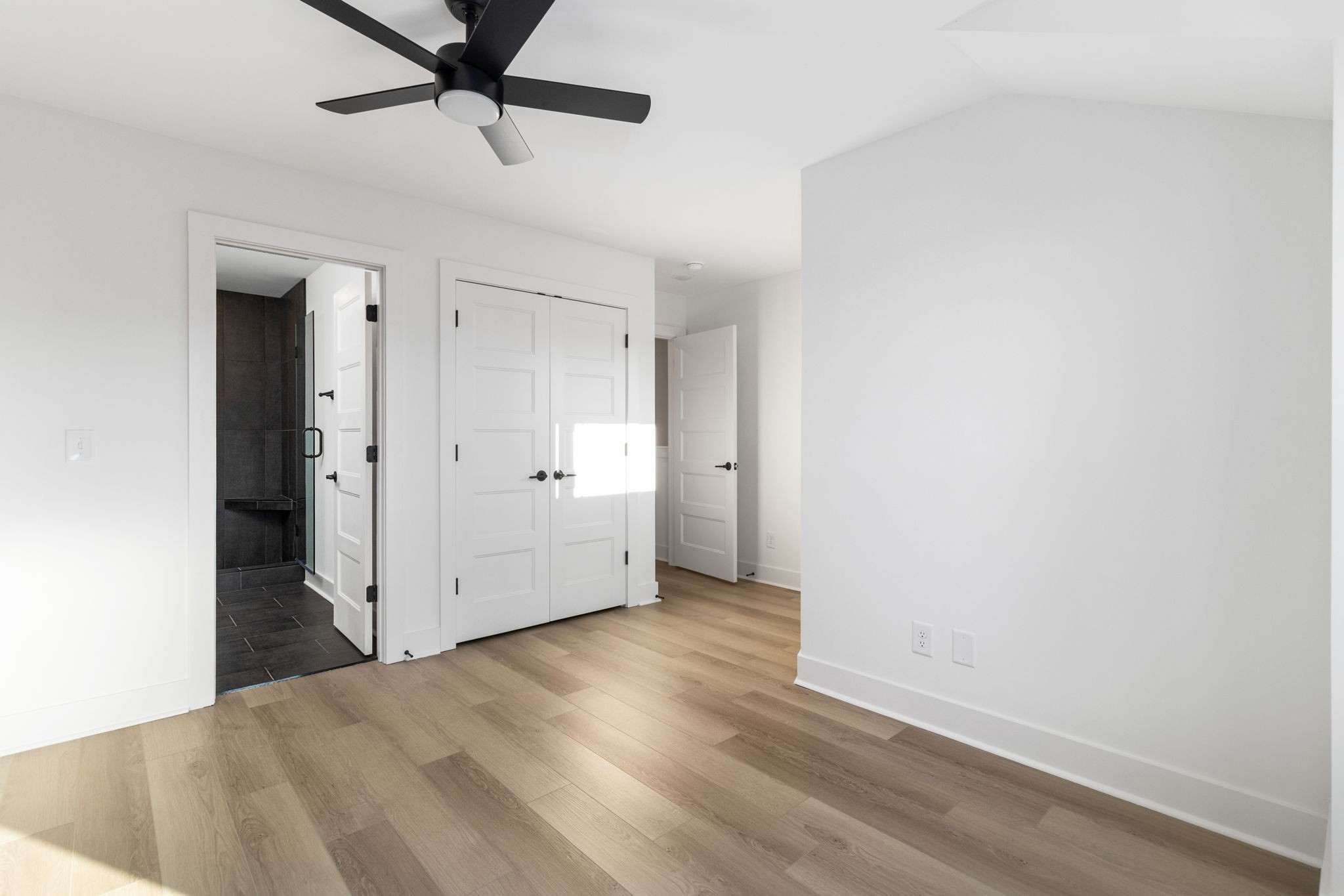 57 Holland Park West Property Photo 15