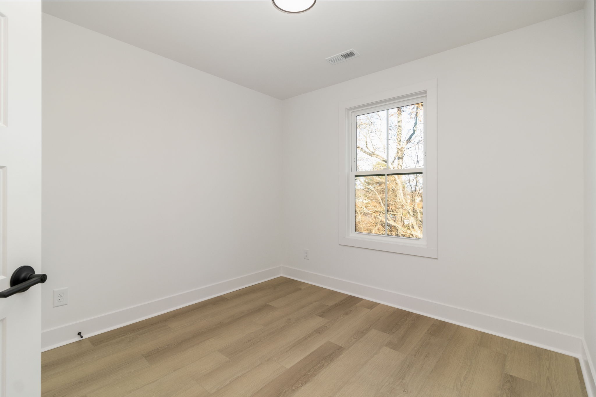 57 Holland Park West Property Photo 26