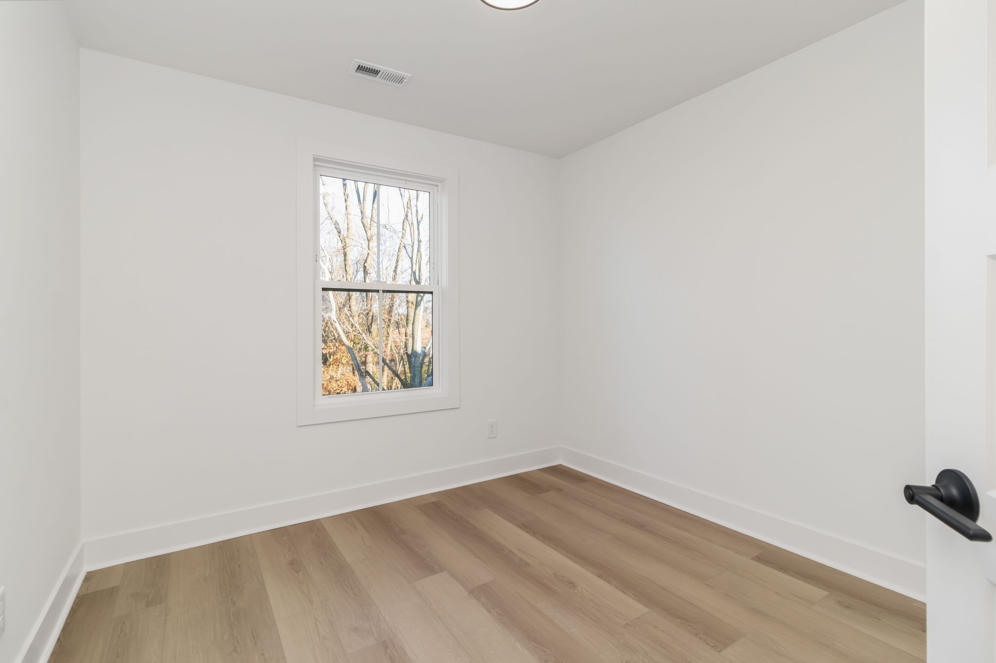 57 Holland Park West Property Photo 28