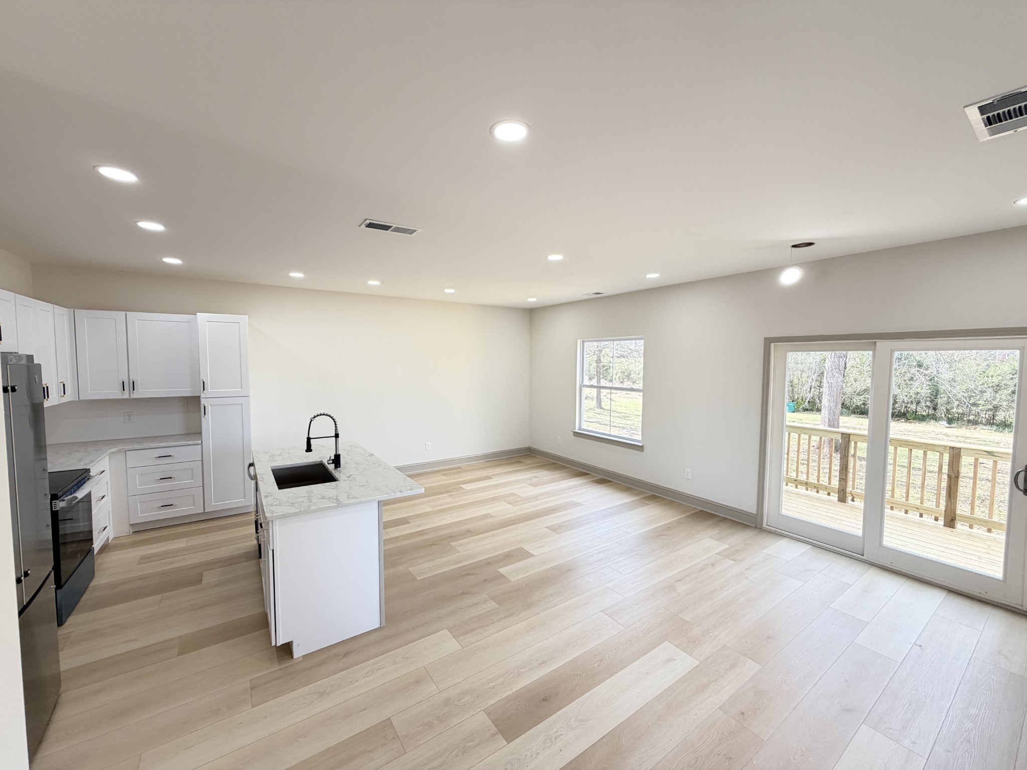 200 Hickory Ave Property Photo 6