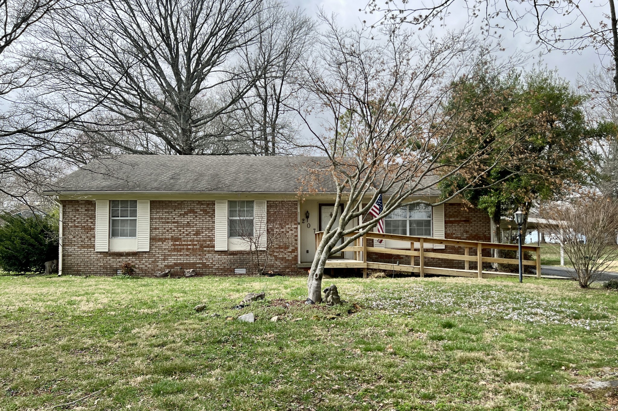 207 Spence Ln Property Photo 1