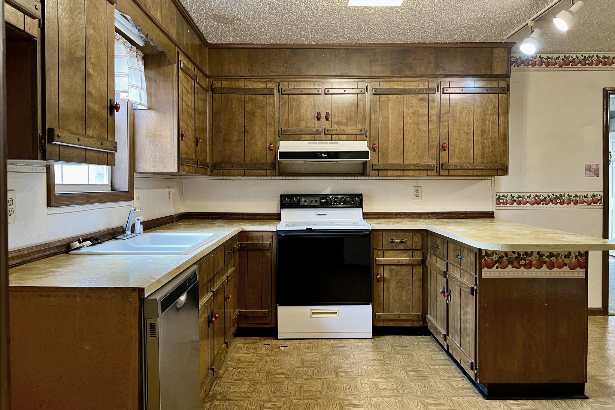 207 Spence Ln Property Photo 4