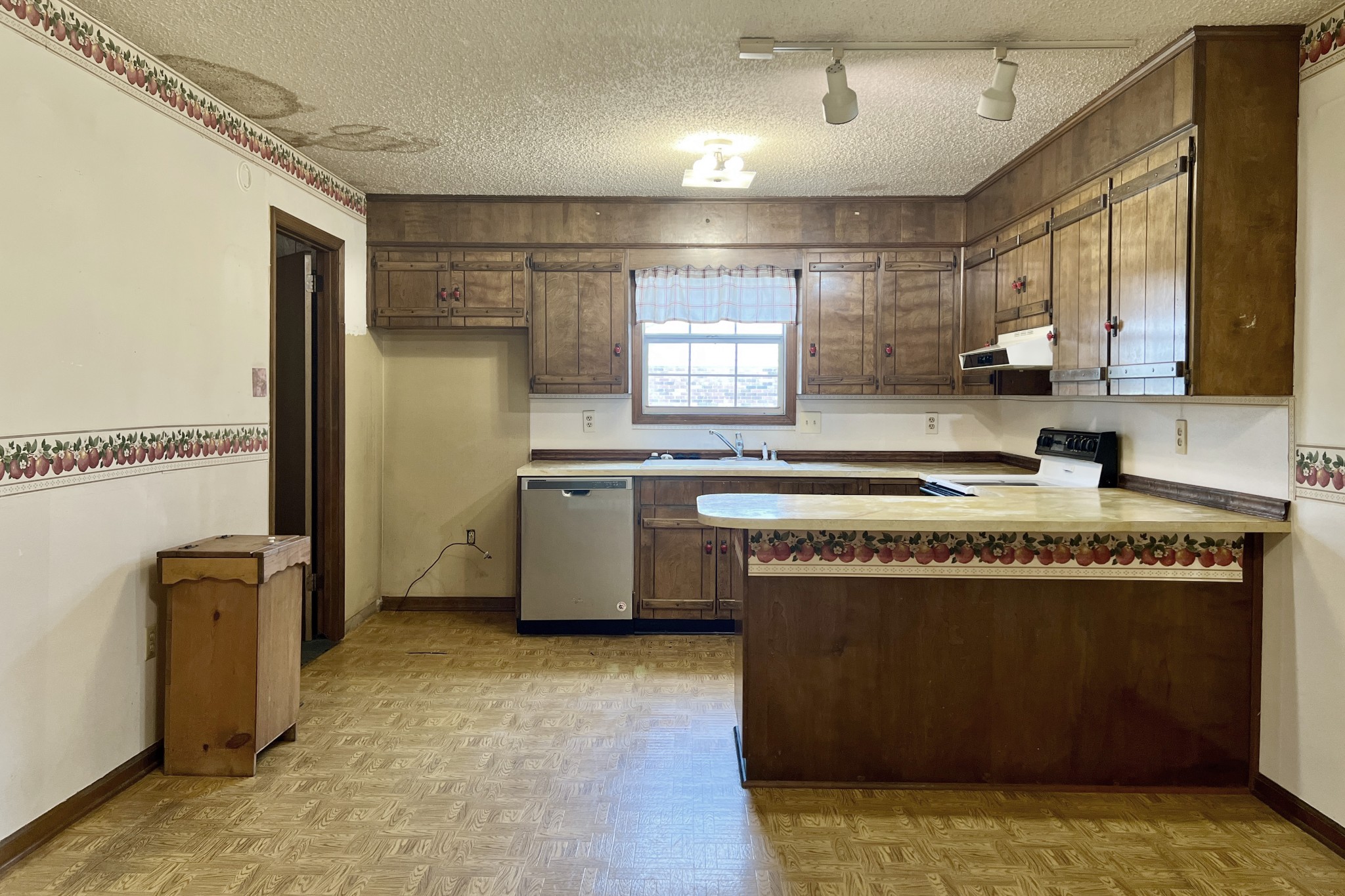 207 Spence Ln Property Photo 5