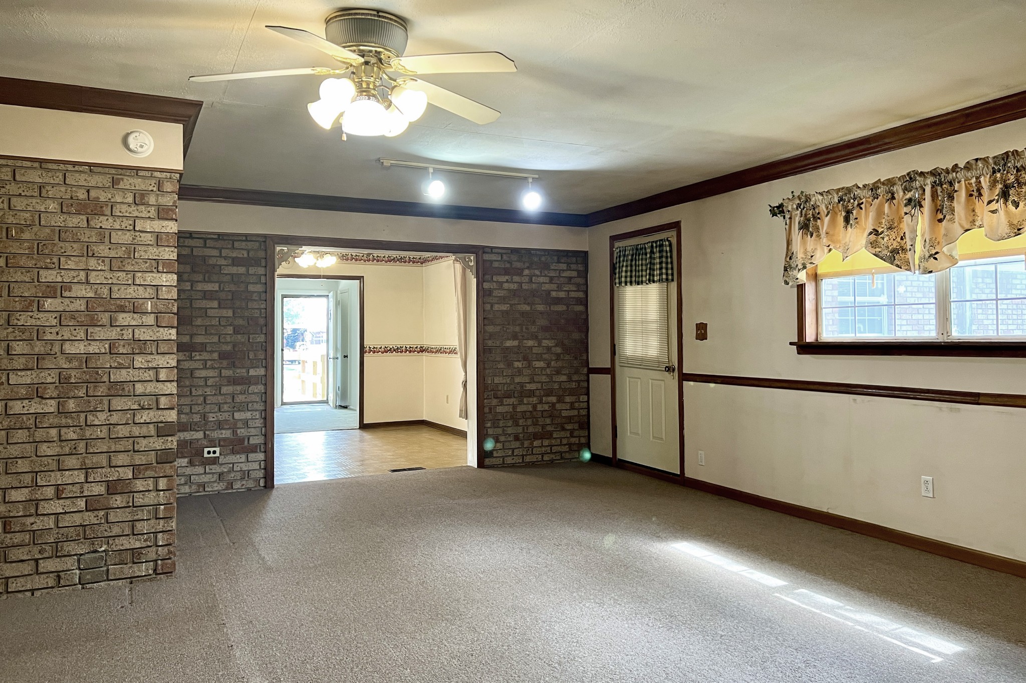 207 Spence Ln Property Photo 7