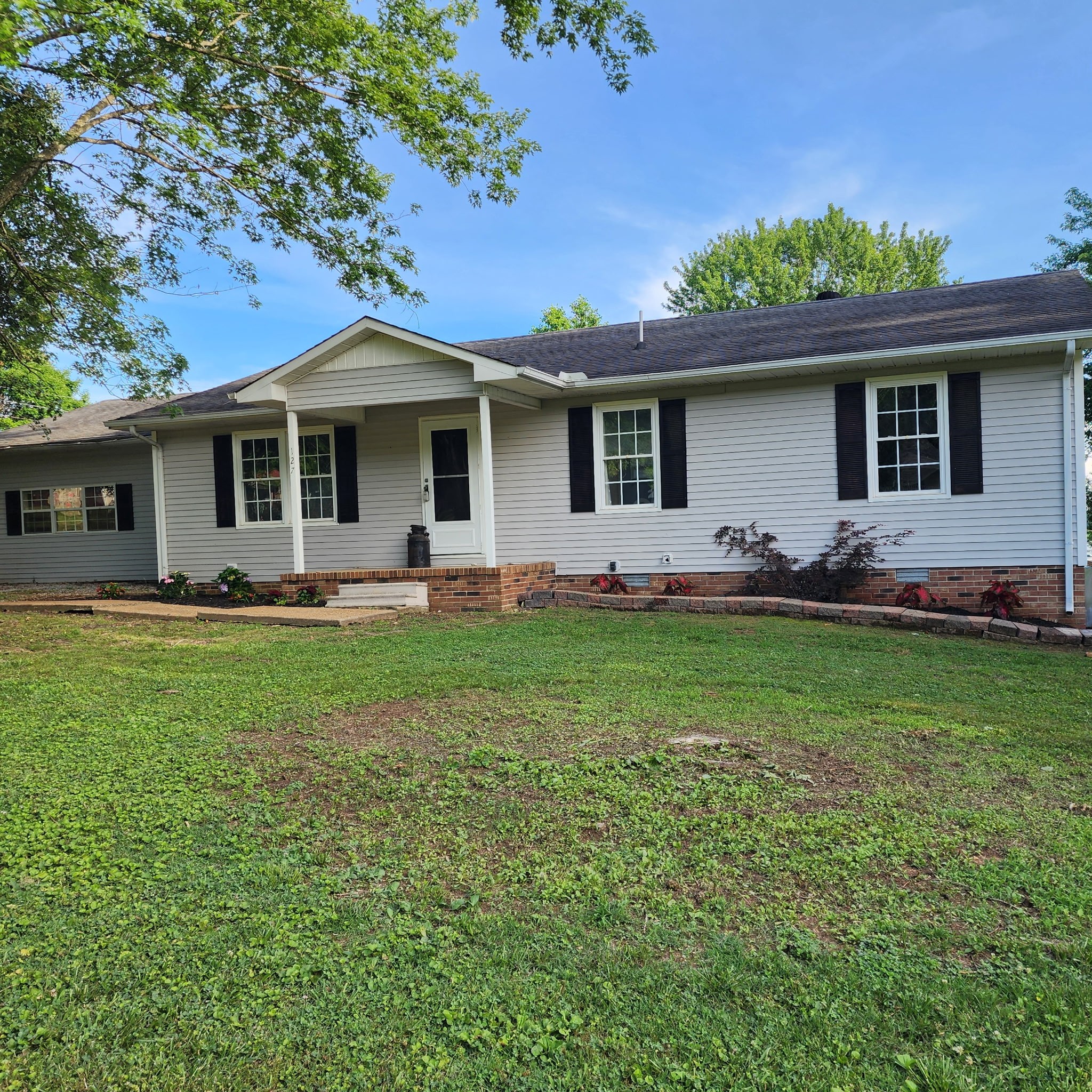 127 Michael Cir Property Photo 1
