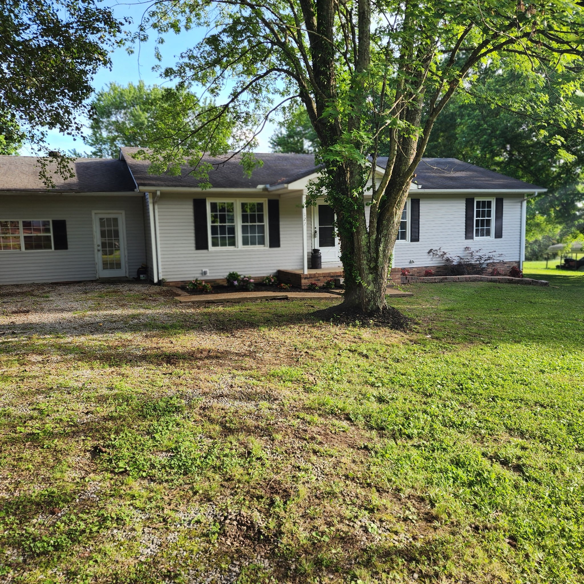 127 Michael Cir Property Photo 5
