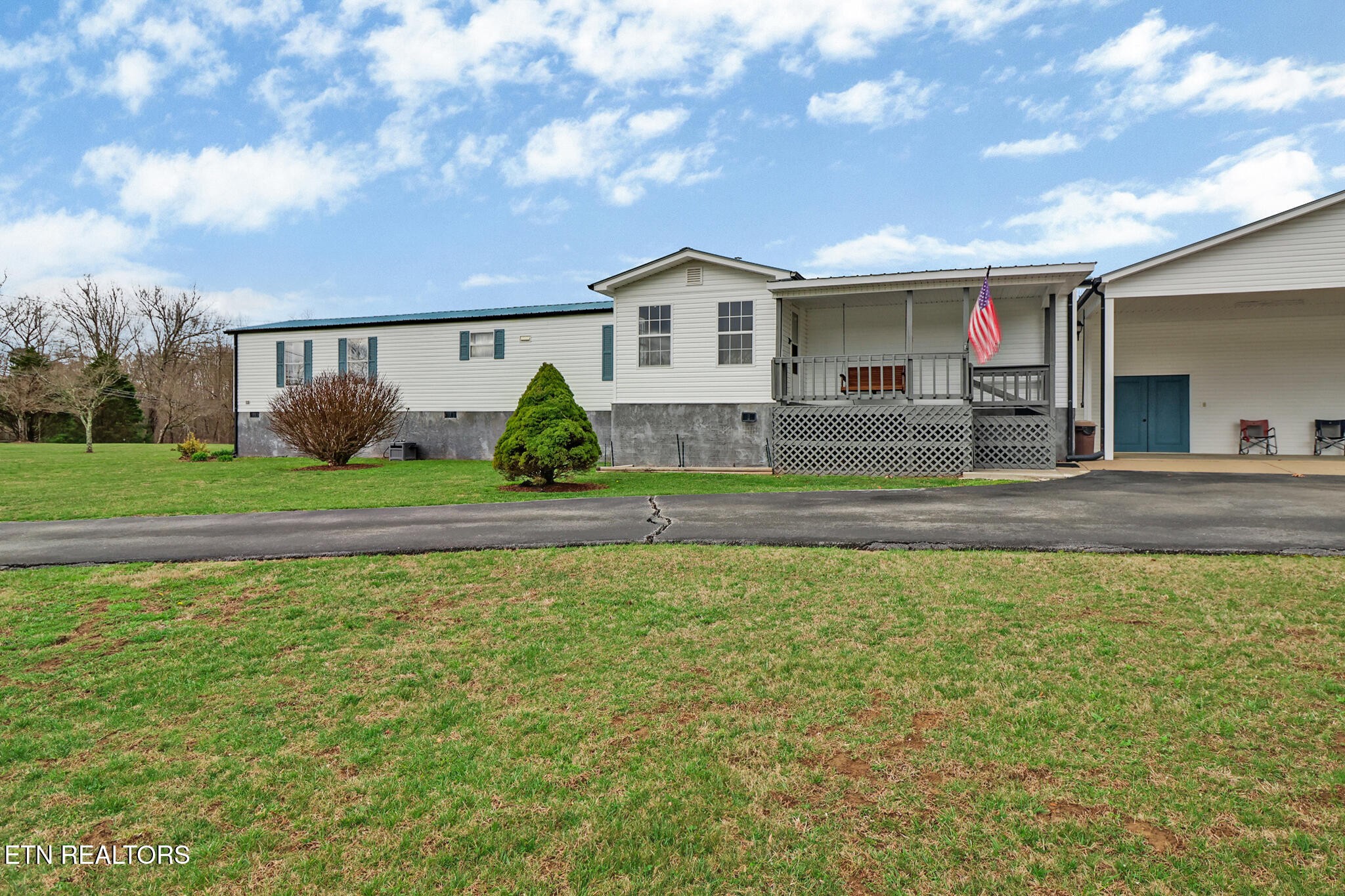 11440 Highway 70 W Property Photo 7