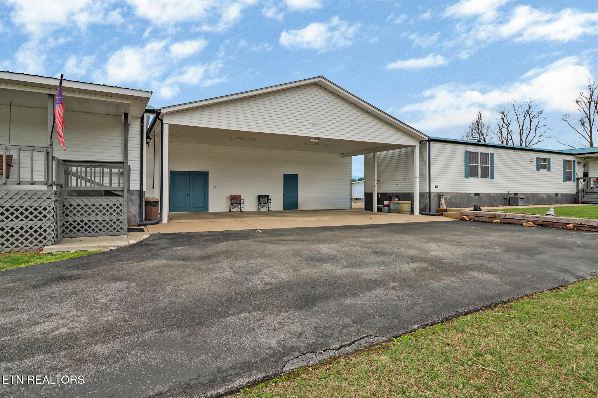 11440 Highway 70 W Property Photo 9