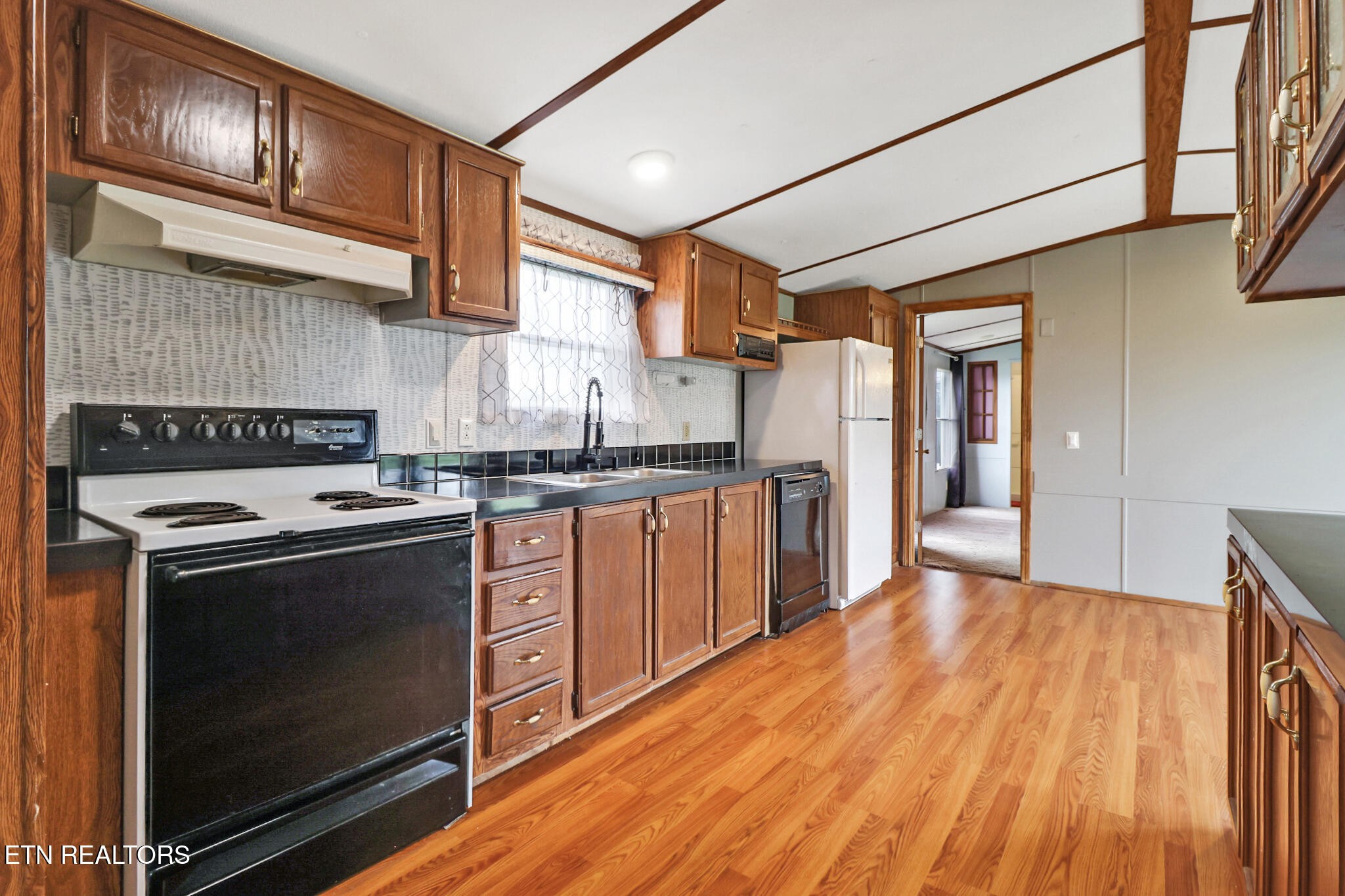 11440 Highway 70 W Property Photo 18