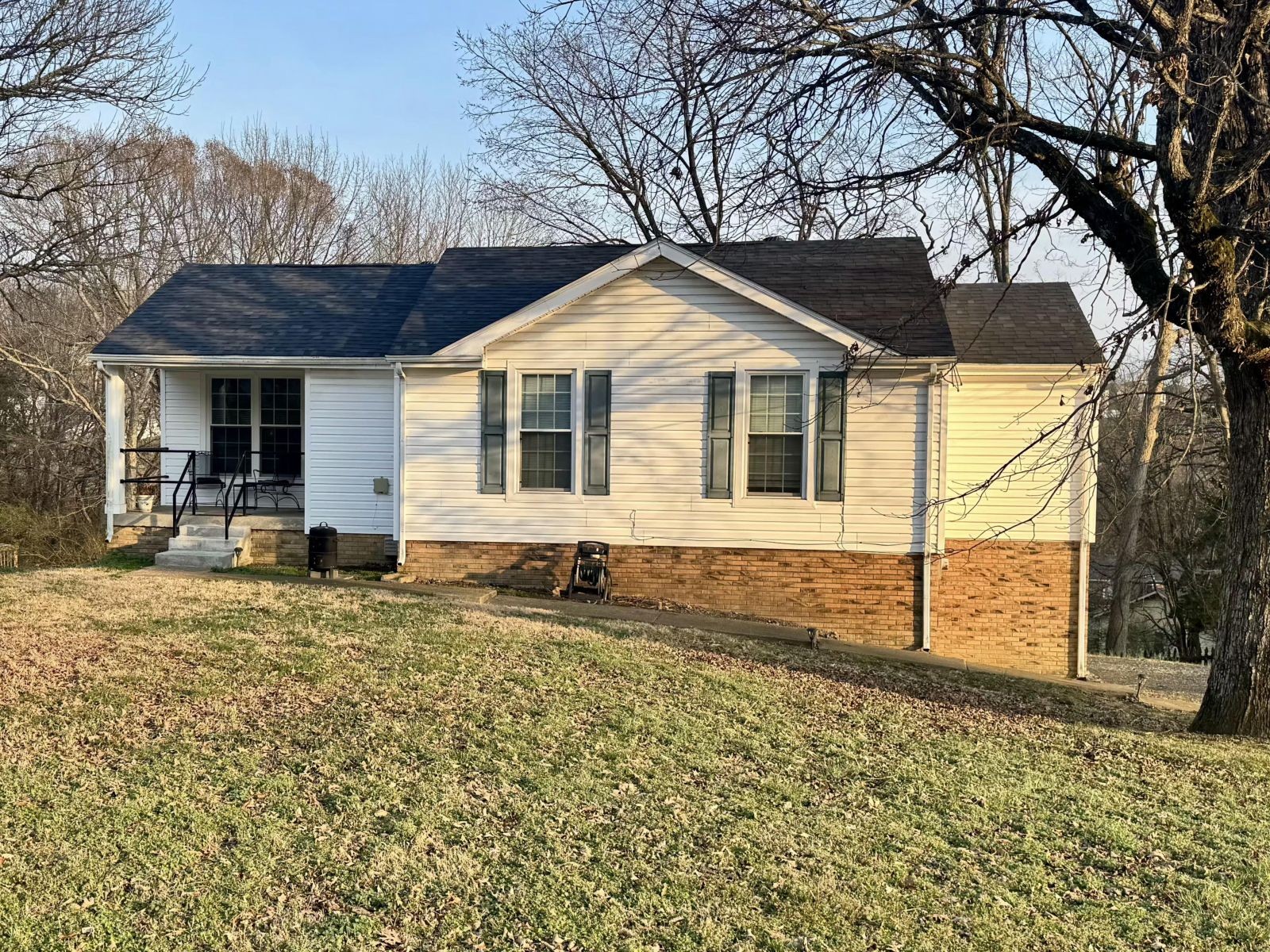 618 Debbie Dr Property Photo 1