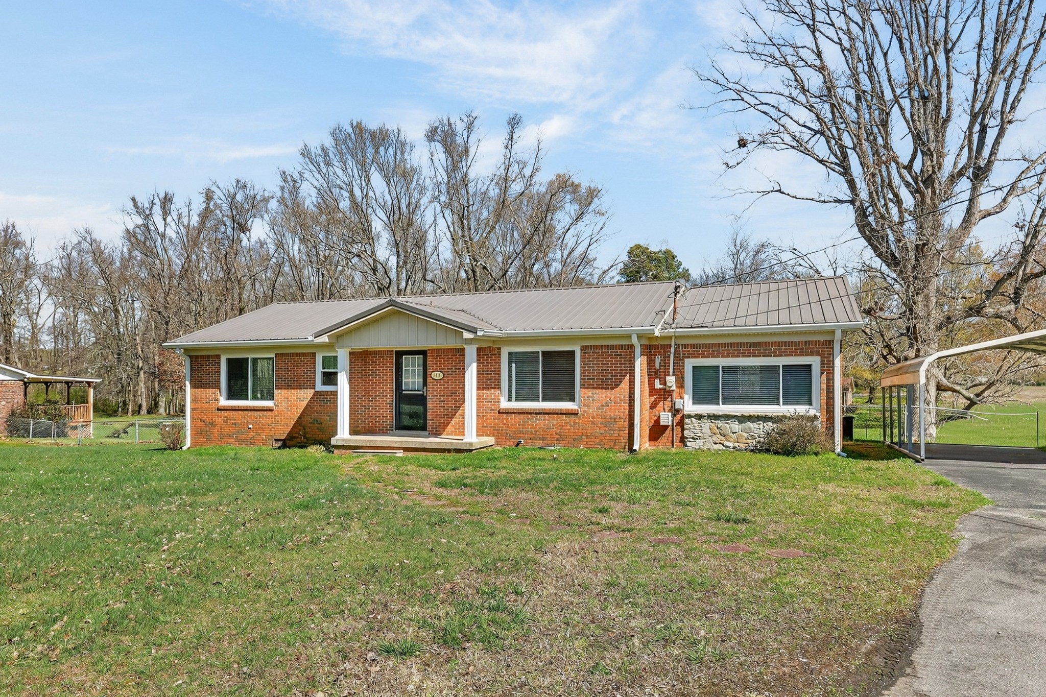 140 Simmons Cir Property Photo 1