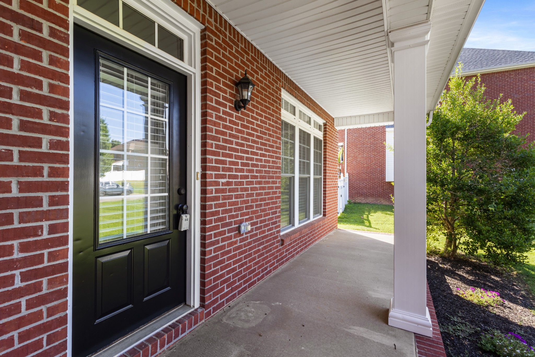 135 Weymouth Ct Property Photo 6
