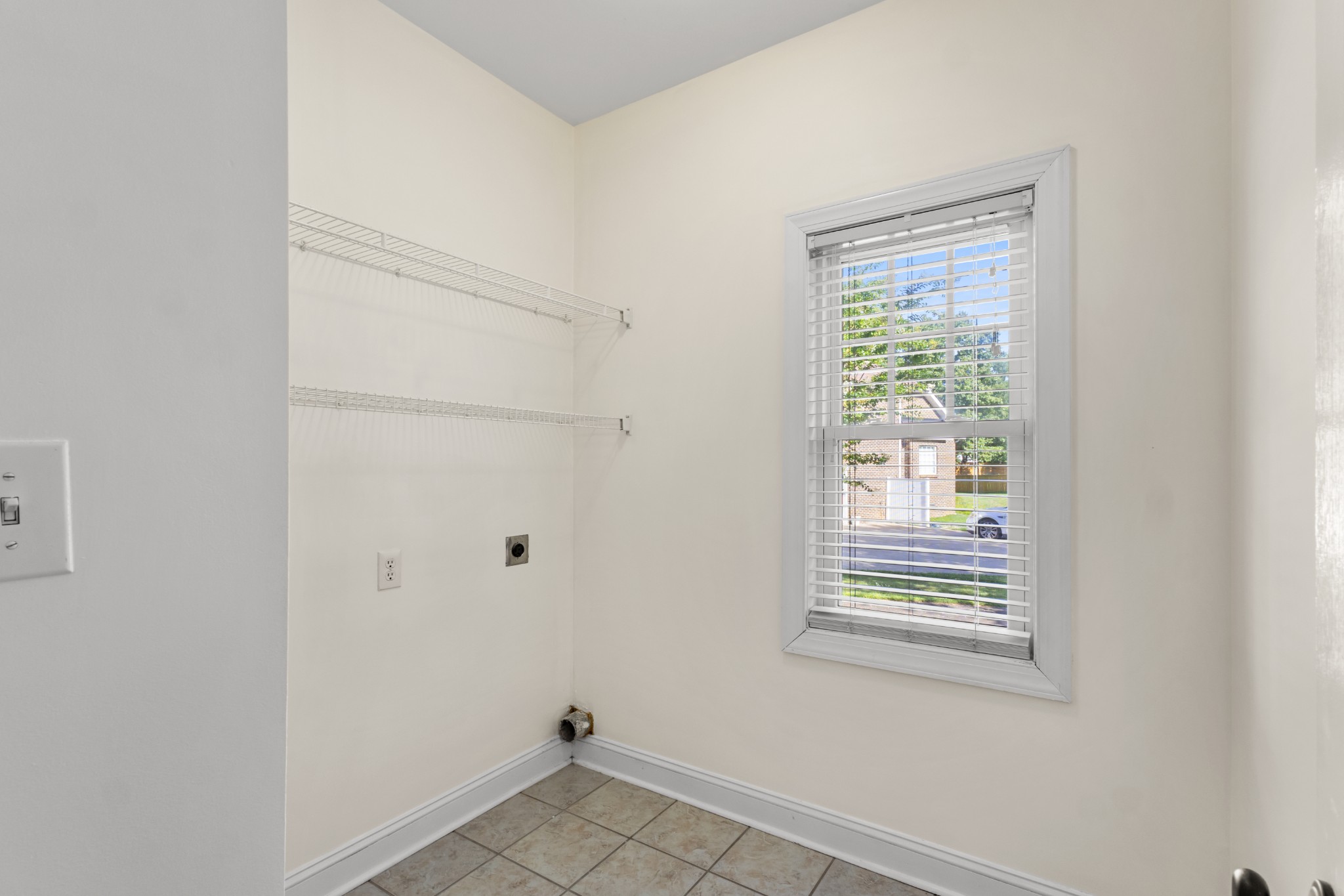 135 Weymouth Ct Property Photo 26