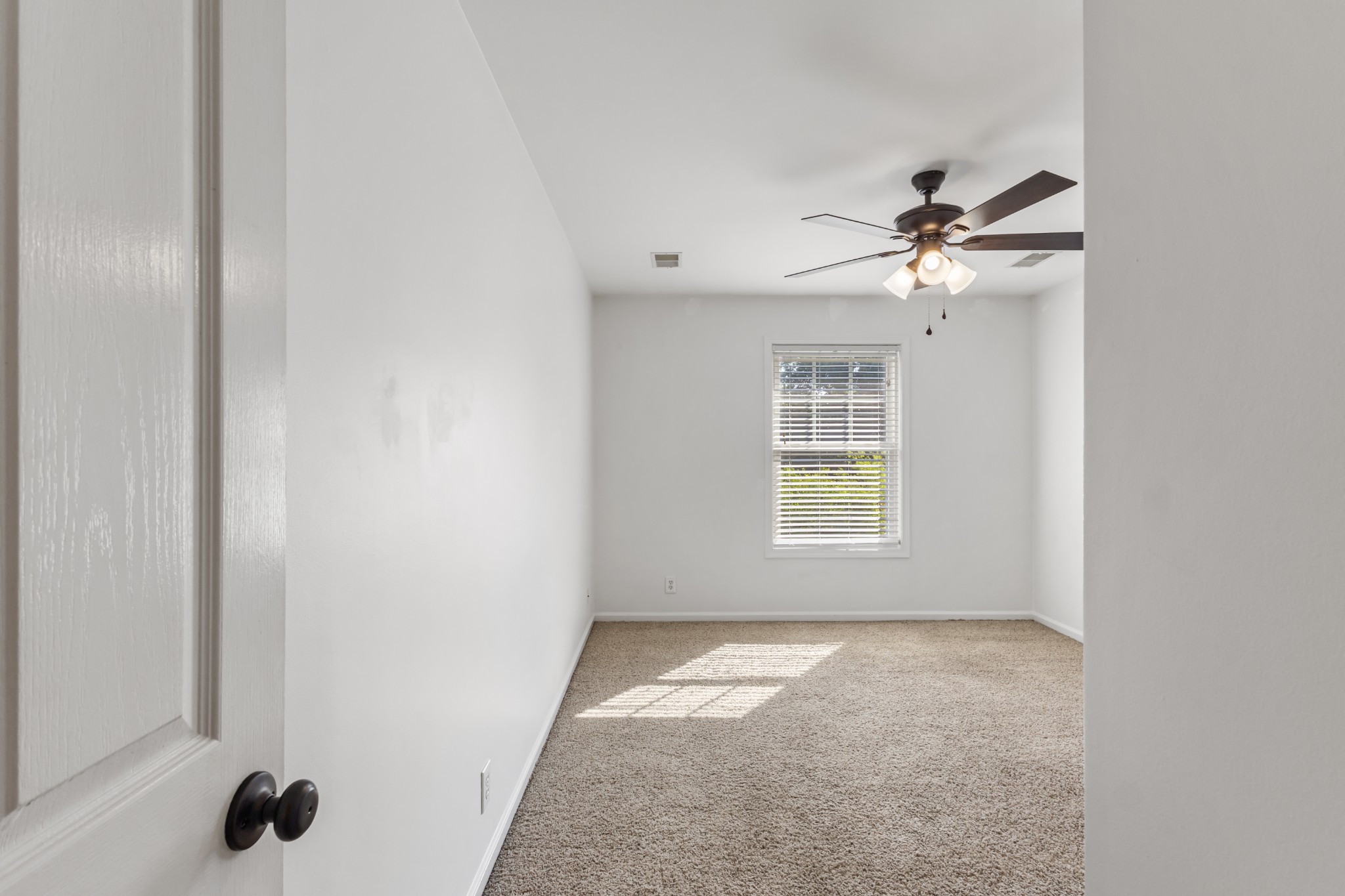 135 Weymouth Ct Property Photo 36