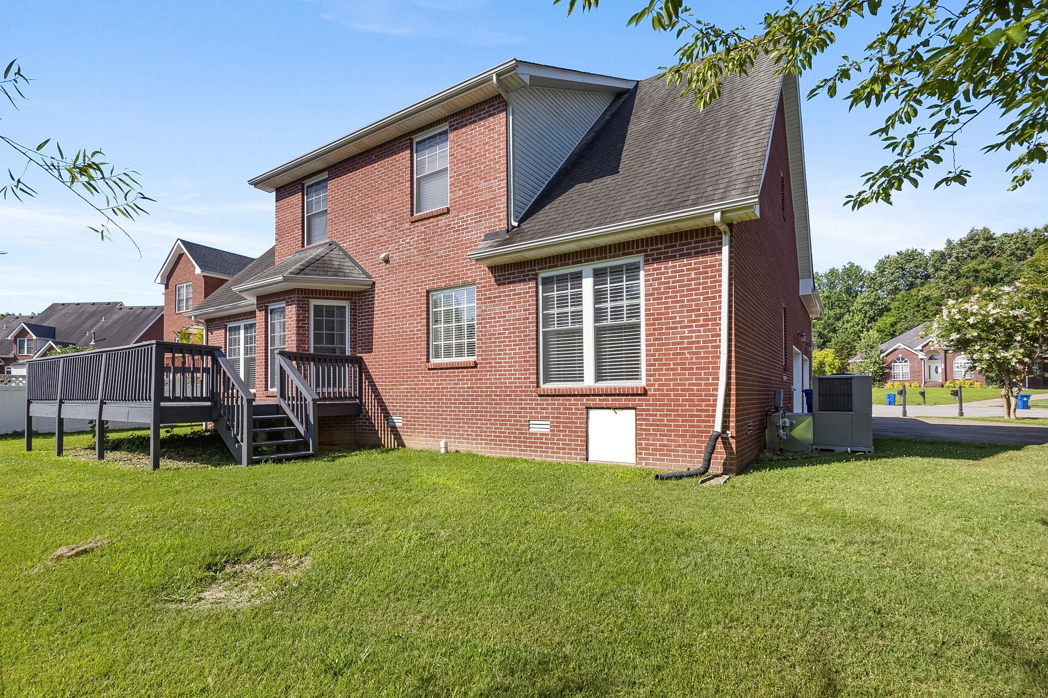 135 Weymouth Ct Property Photo 49