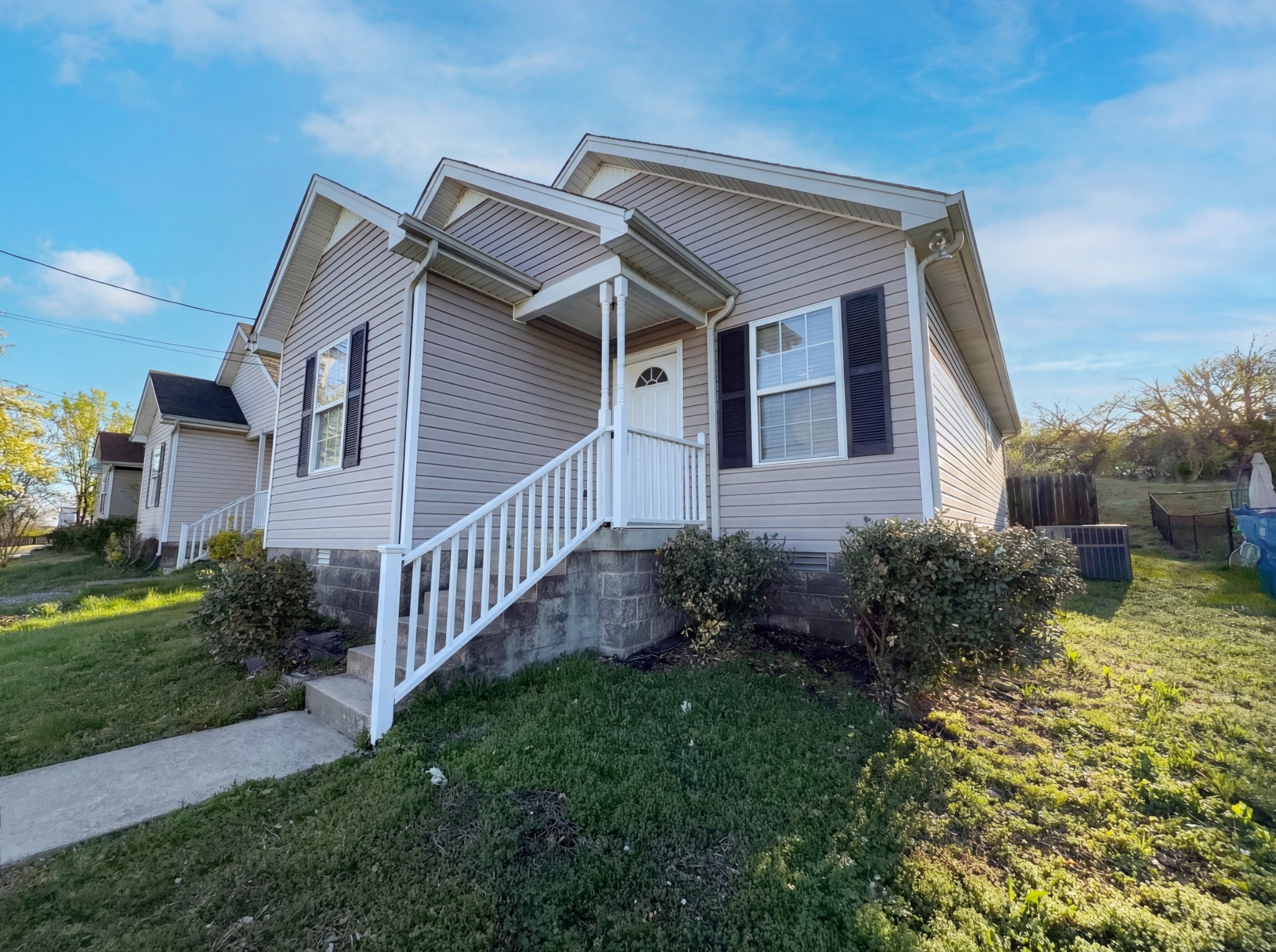 1513 Luton St Property Photo 2