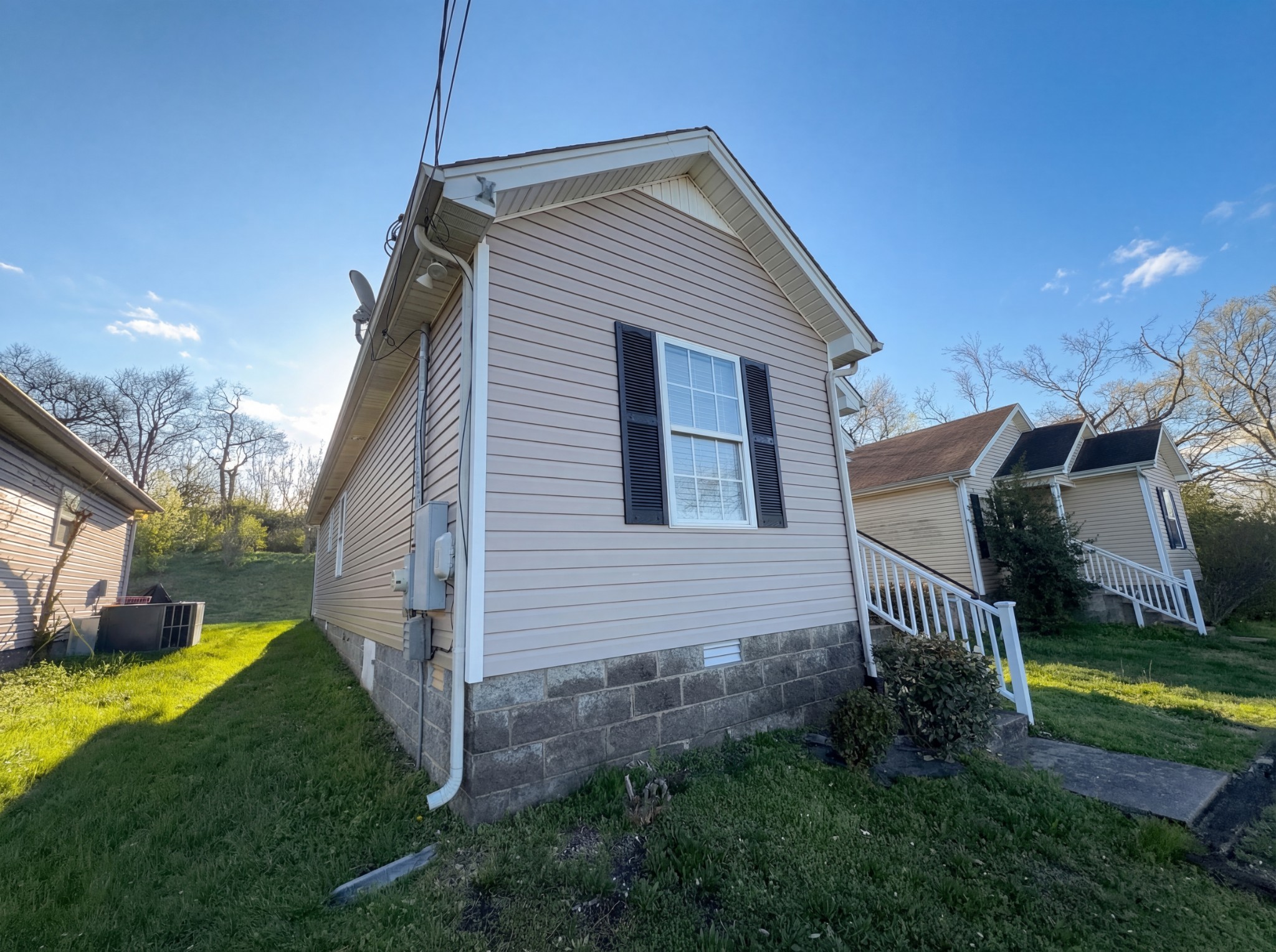 1513 Luton St Property Photo 3