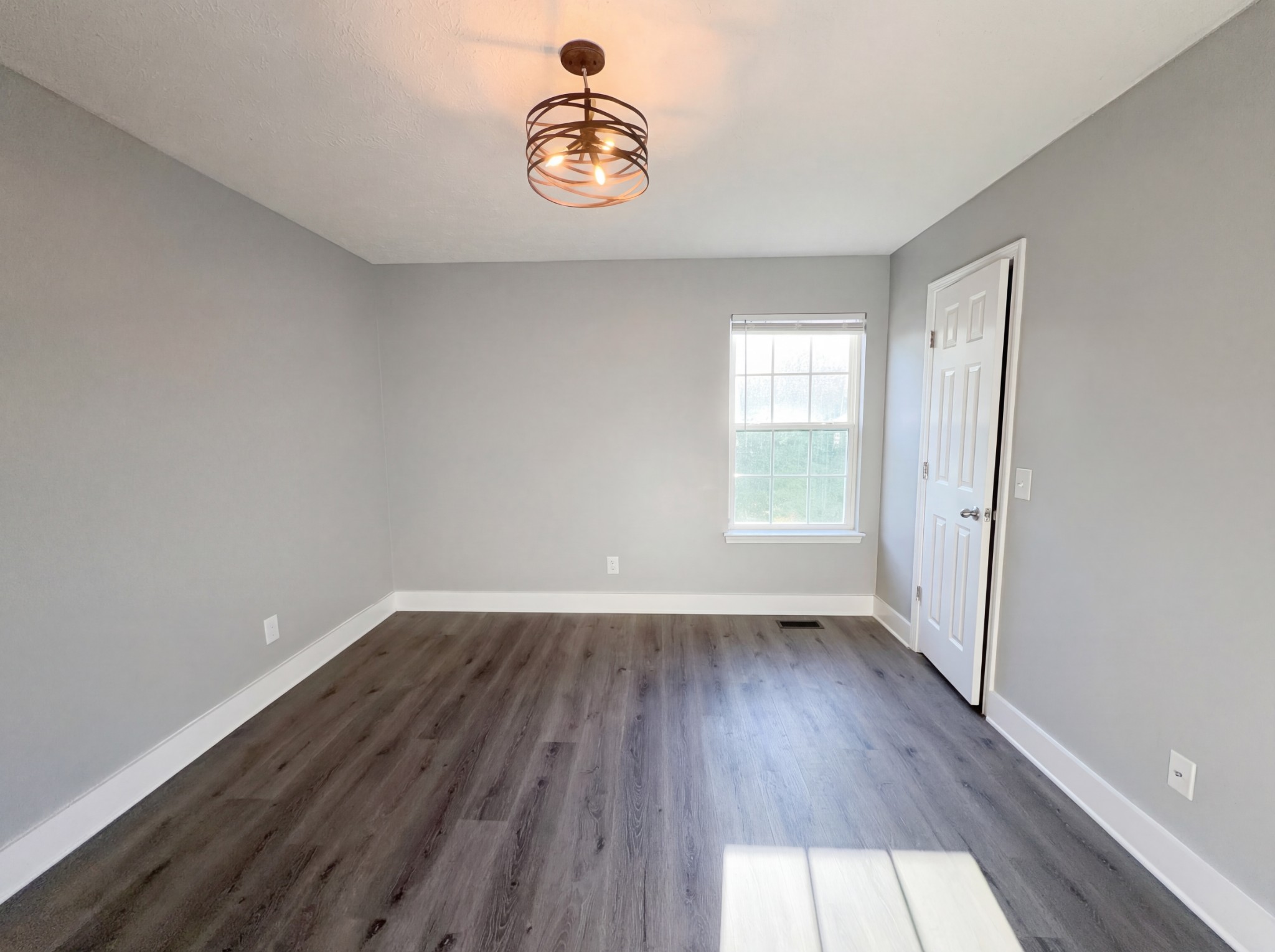 1513 Luton St Property Photo 9
