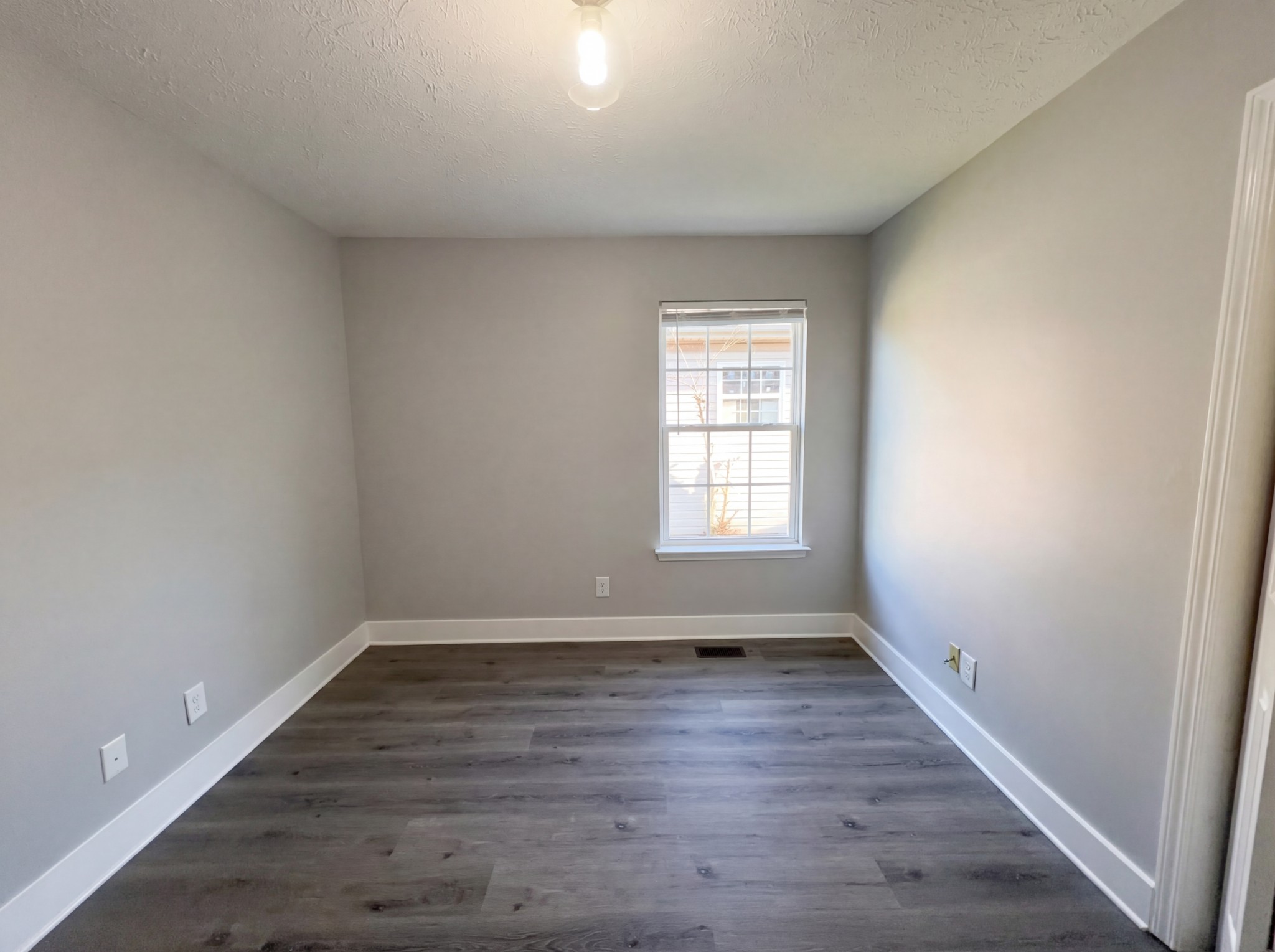 1513 Luton St Property Photo 10