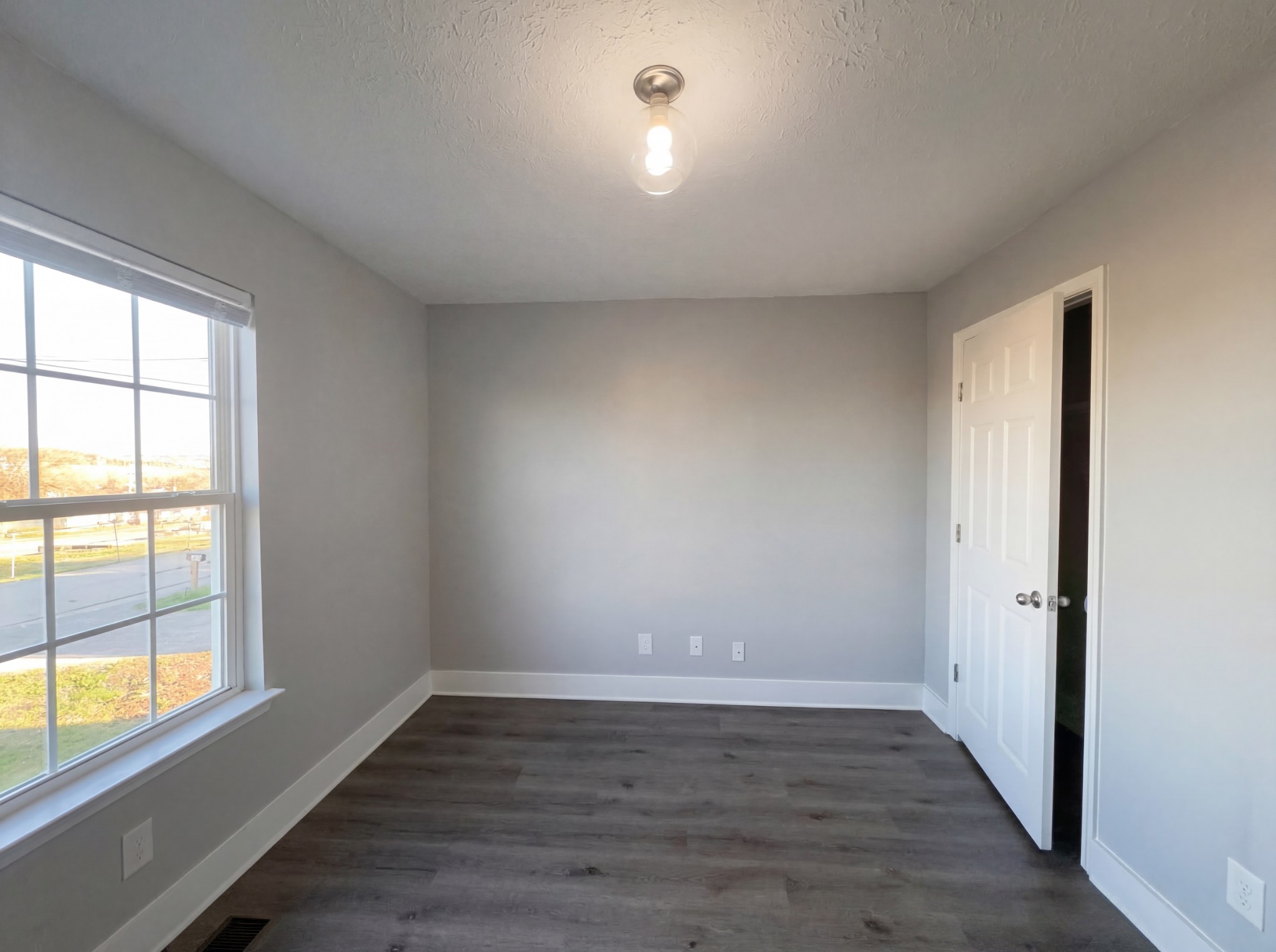 1513 Luton St Property Photo 11